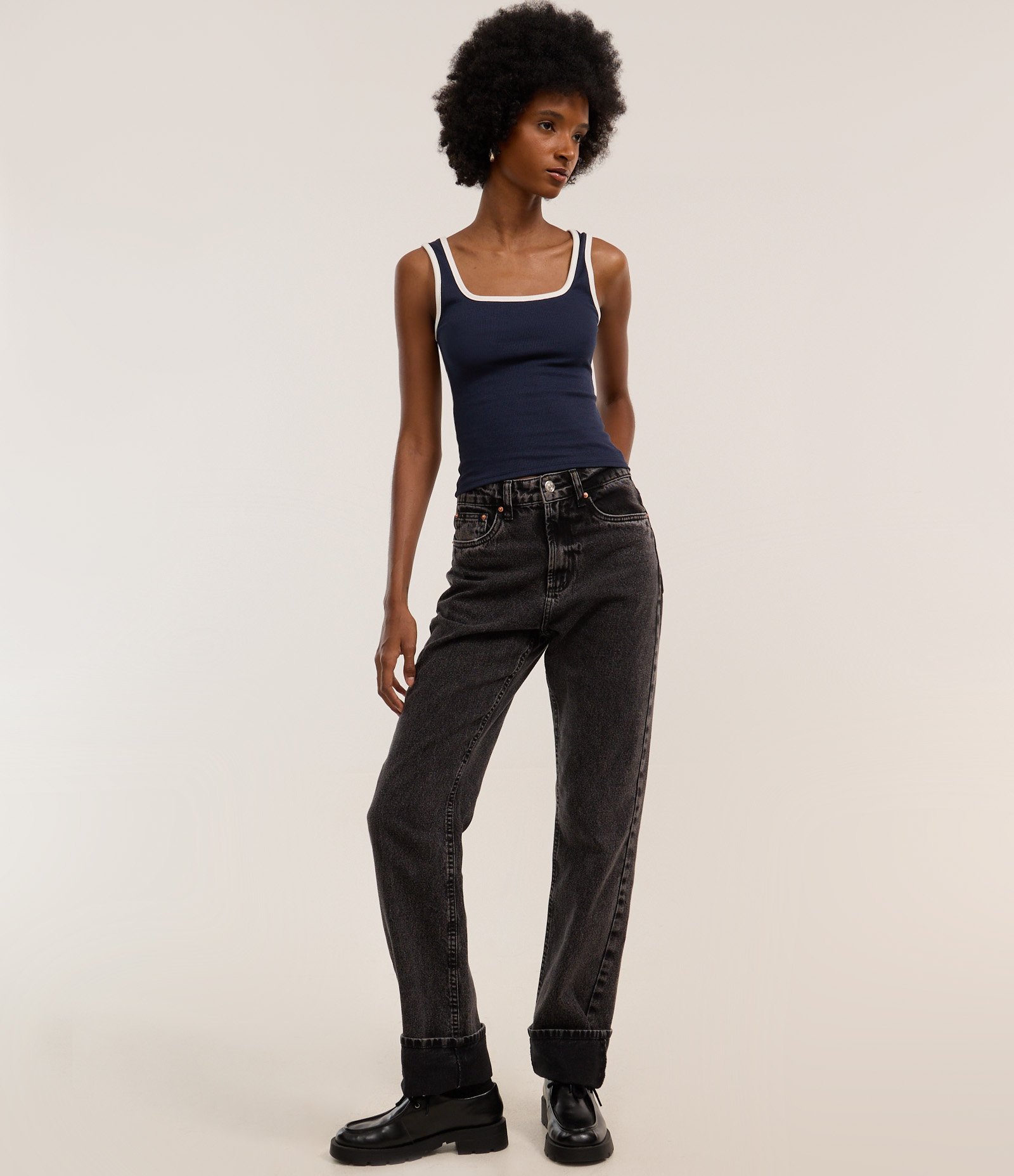 Blusa Regata em Ribana com Acabamento Contrastante Azul Marinho 2