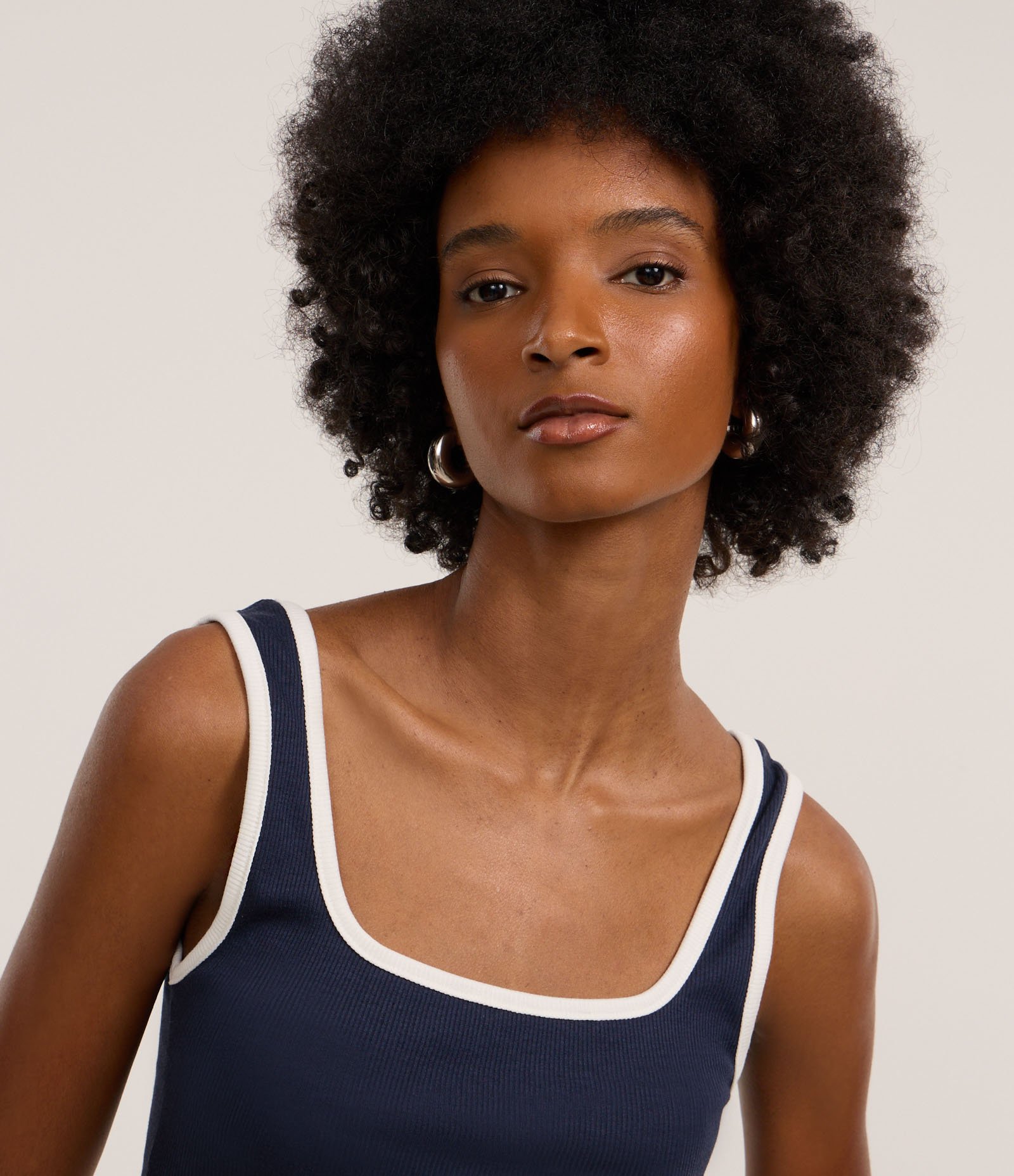 Blusa Regata em Ribana com Acabamento Contrastante Azul Marinho 3