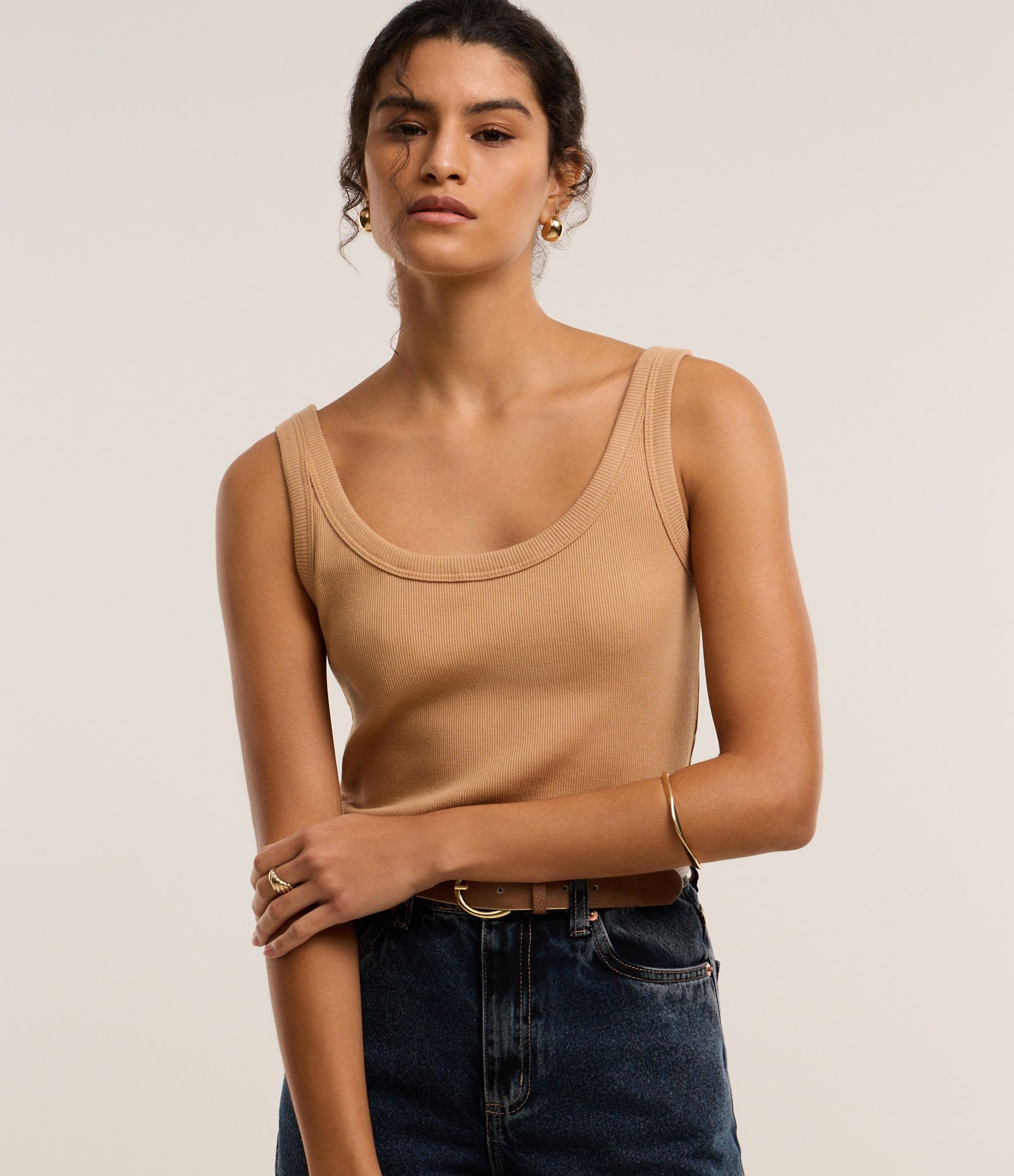 Blusa Regata em Ribana com Decote U Bege 1