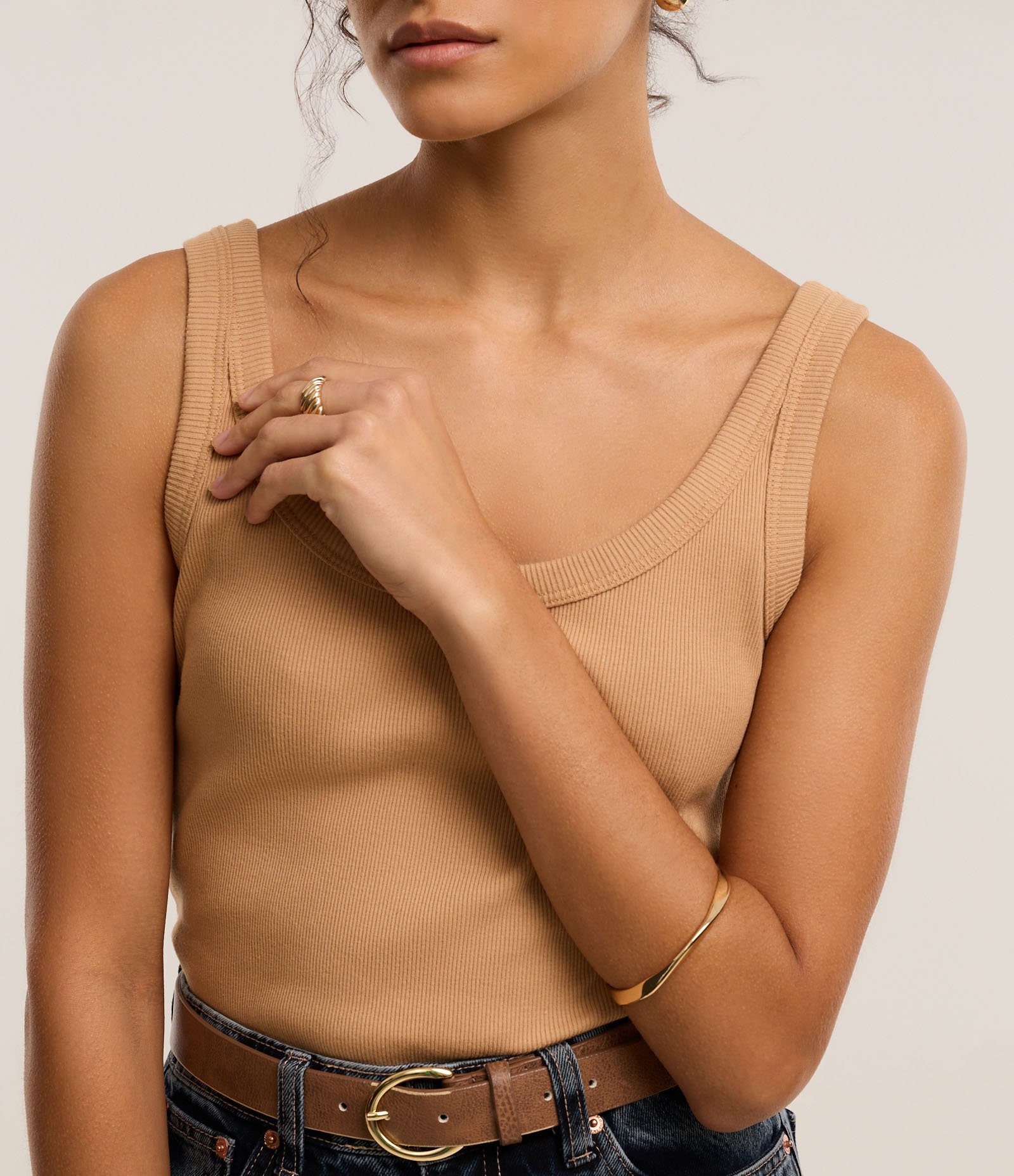 Blusa Regata em Ribana com Decote U Bege 4