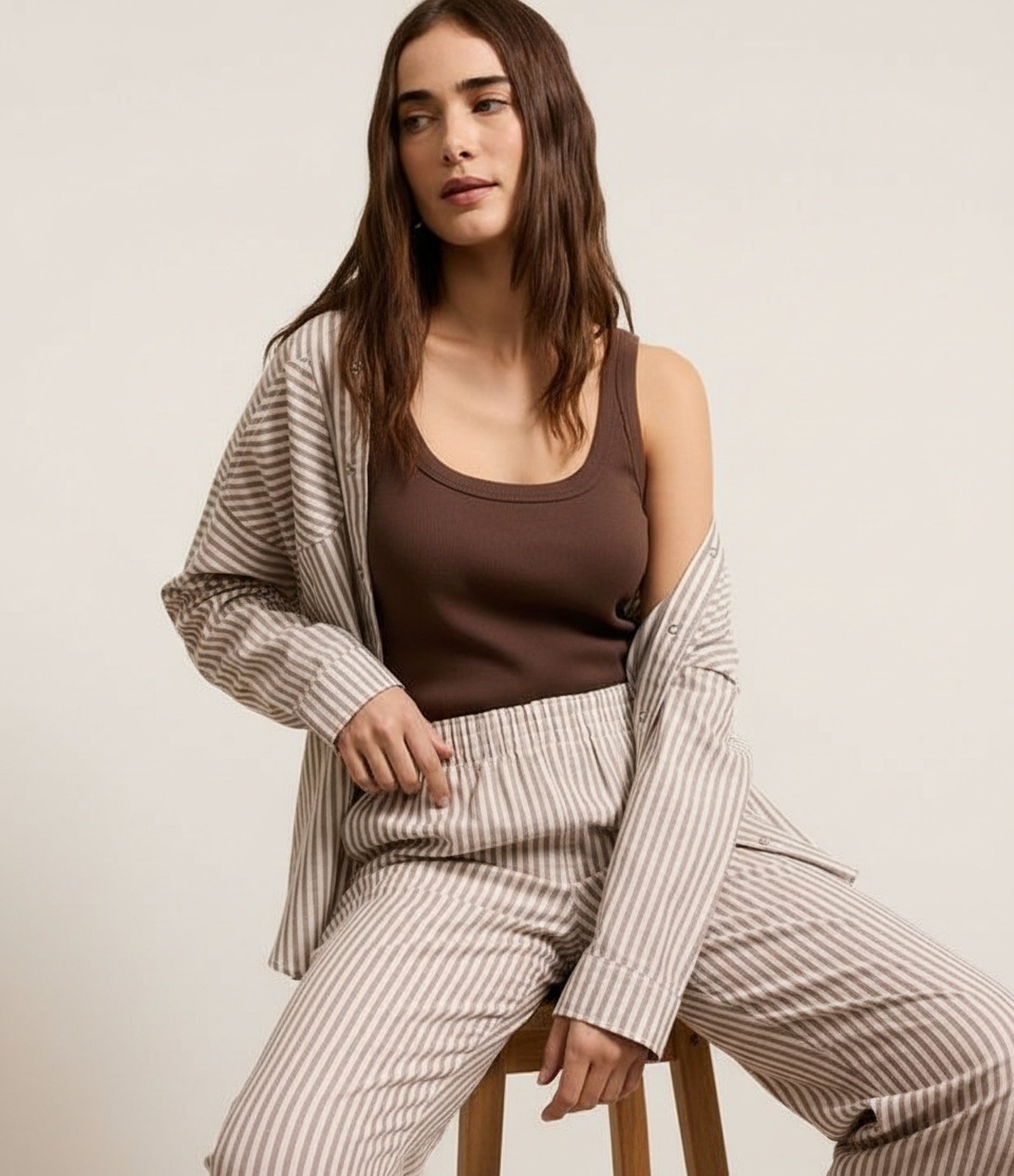 Blusa Regata em Ribana com Decote U Marrom 4