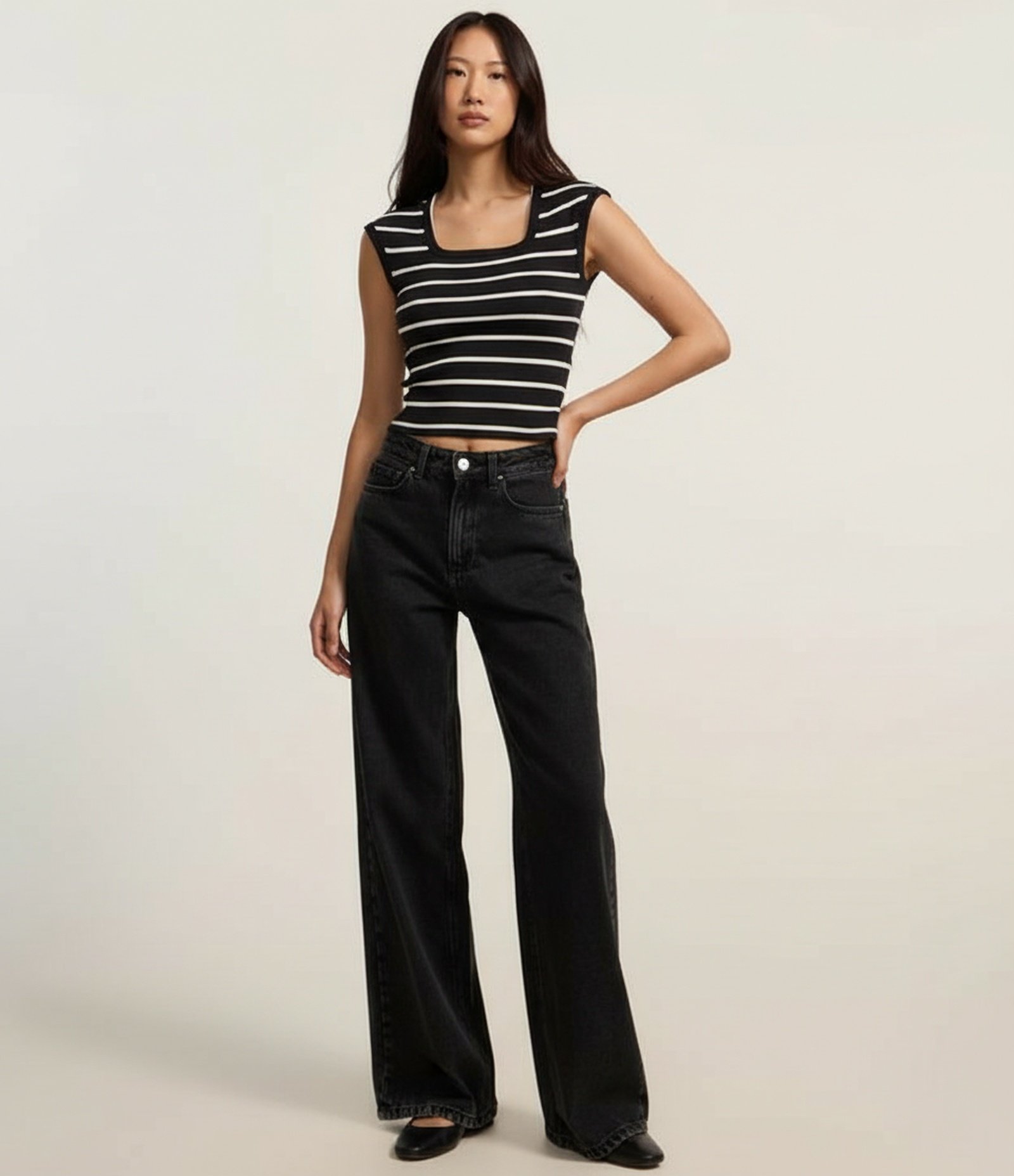 Blusa Listrada em Ribana com Decote Quadrado Preto/Branco 1