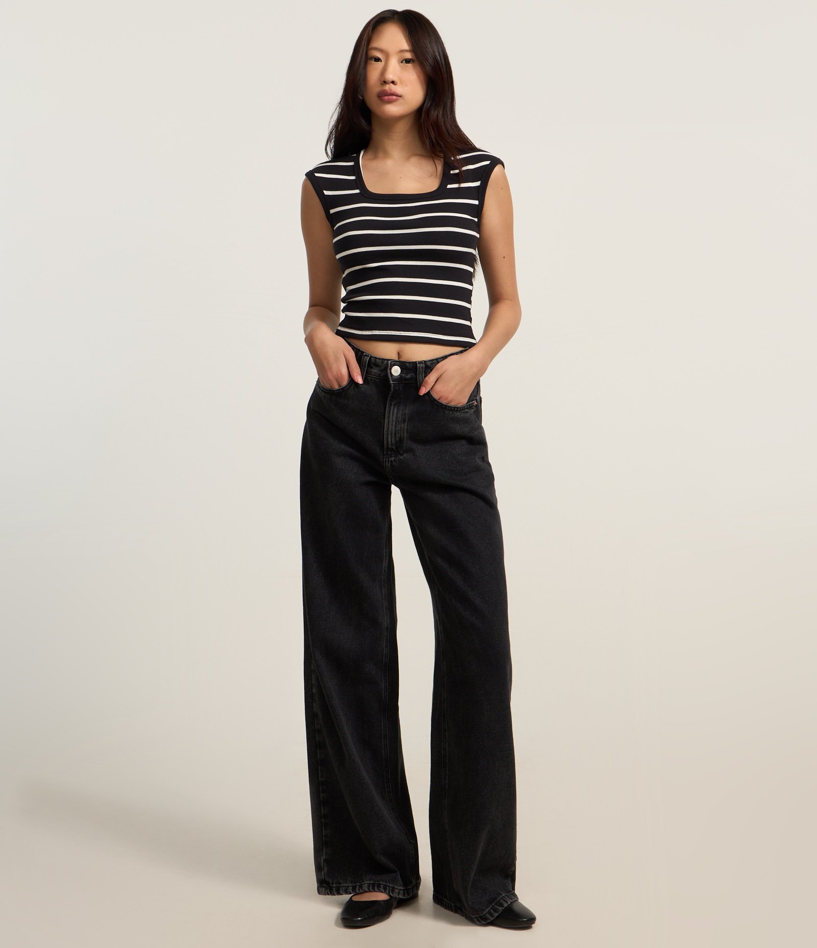 Blusa Listrada em Ribana com Decote Quadrado Preto/Branco 2