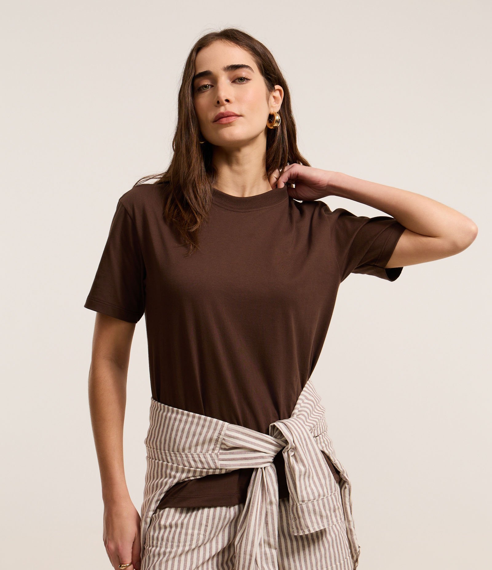 Camiseta em Algodão com Gola Redonda Marrom Terroso 1