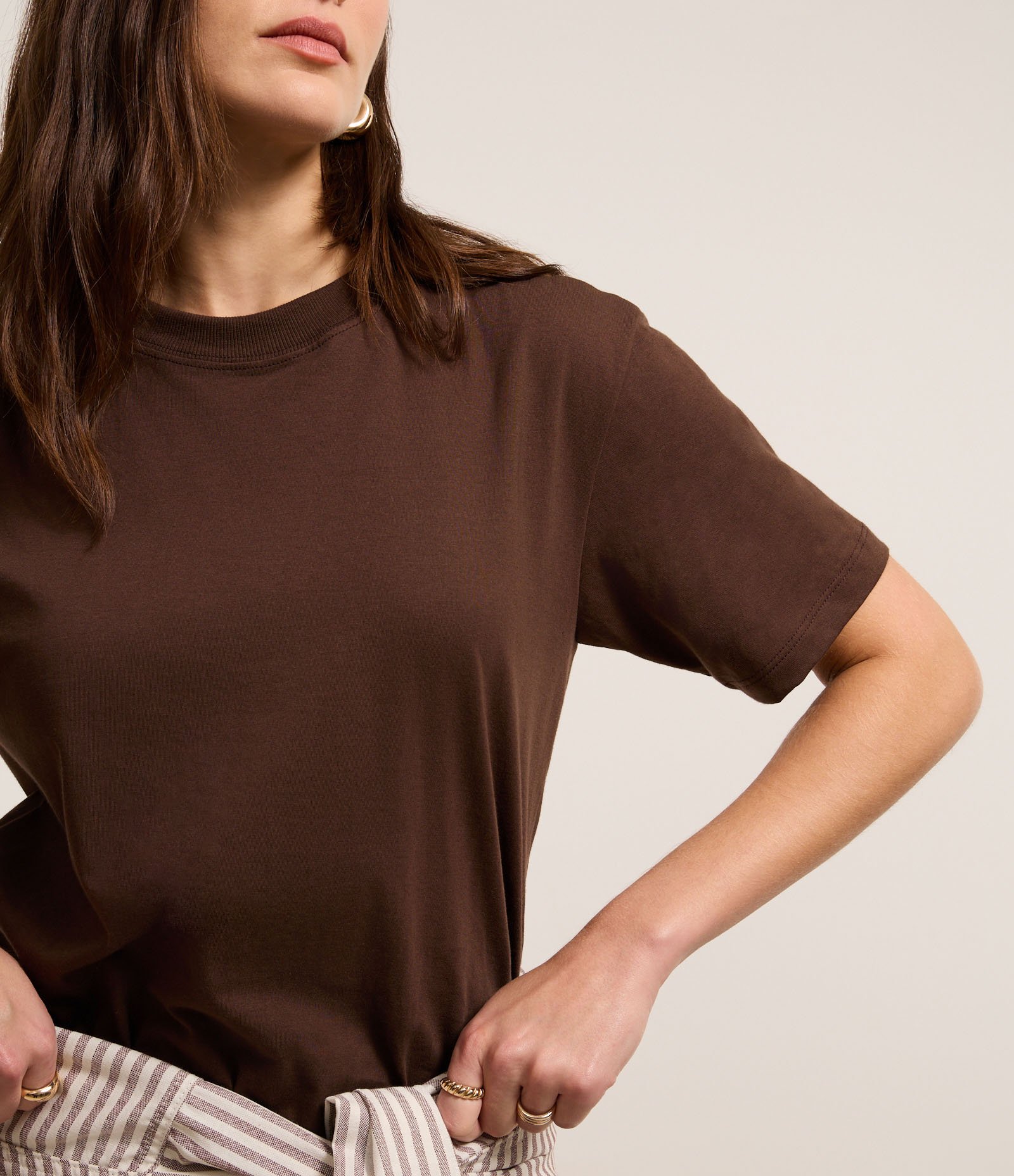 Camiseta em Algodão com Gola Redonda Marrom Terroso 3