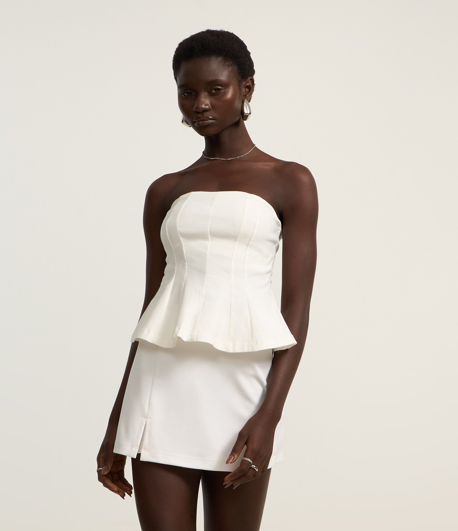 Short Saia Curto em Crepe com Fendinha Branco 2