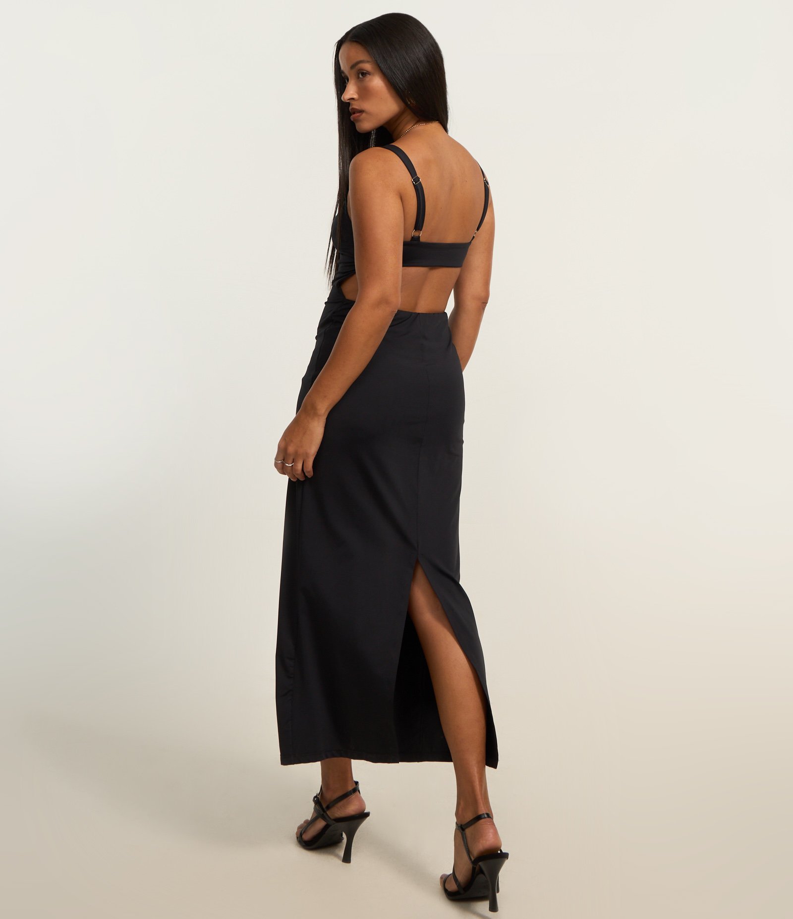 Vestido New Midi com Cut Out e Aviamento no Busto Preto 4