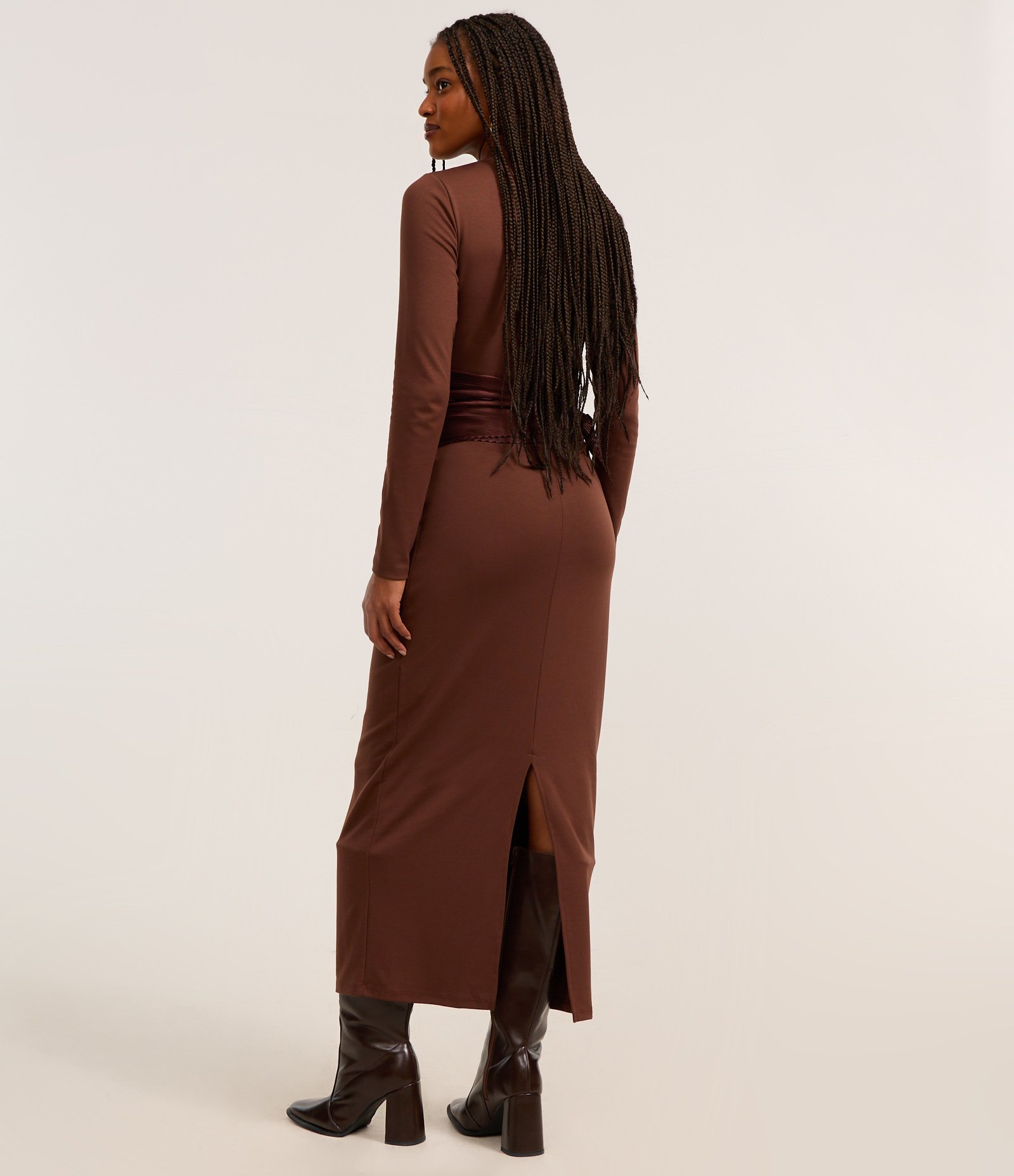 Vestido Long Midi em Viscose com Golinha Alta Marrom 4