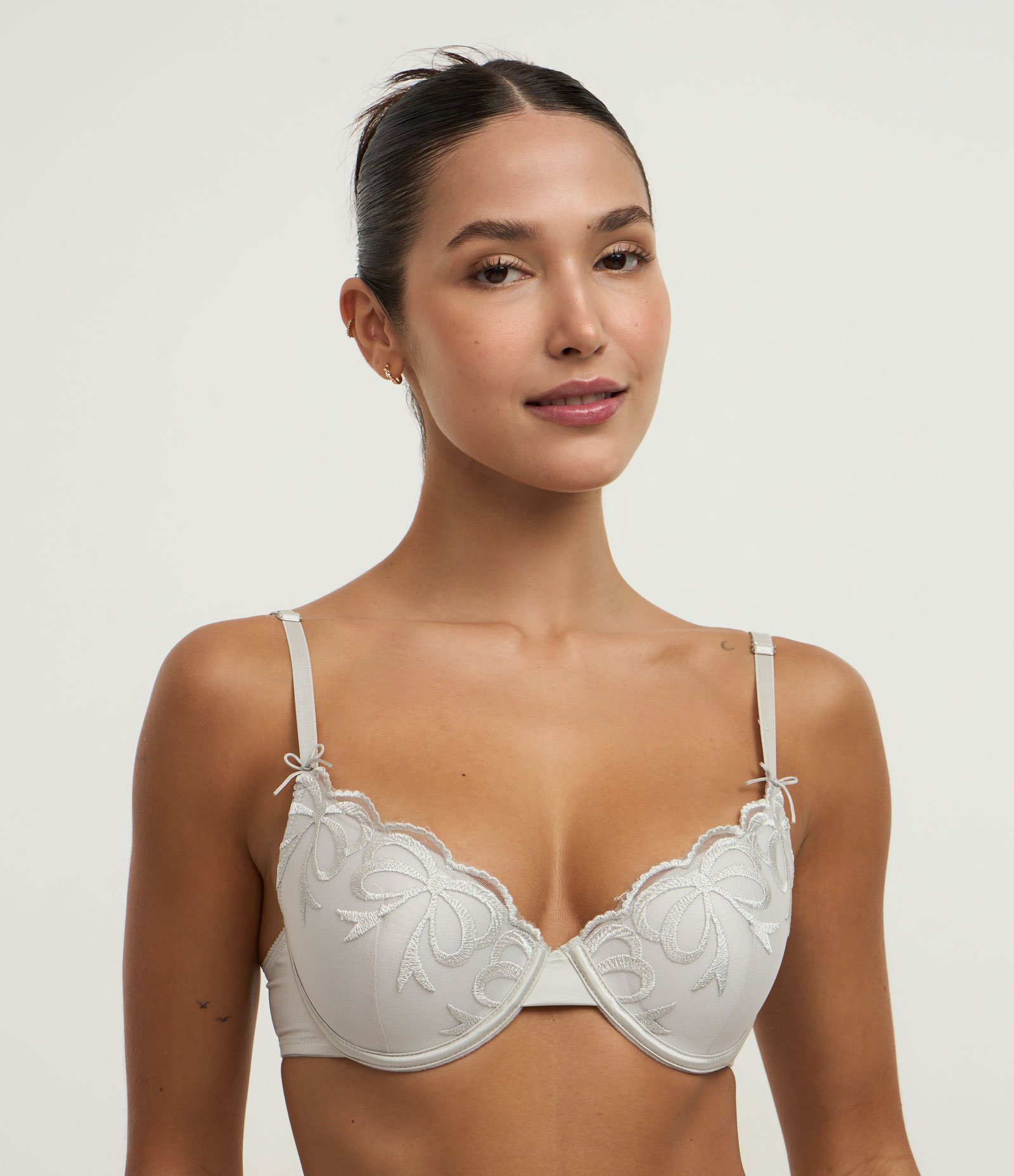 Sutiã Base em Tule com Bojo Oco e Bordado de Laços Cinza 1