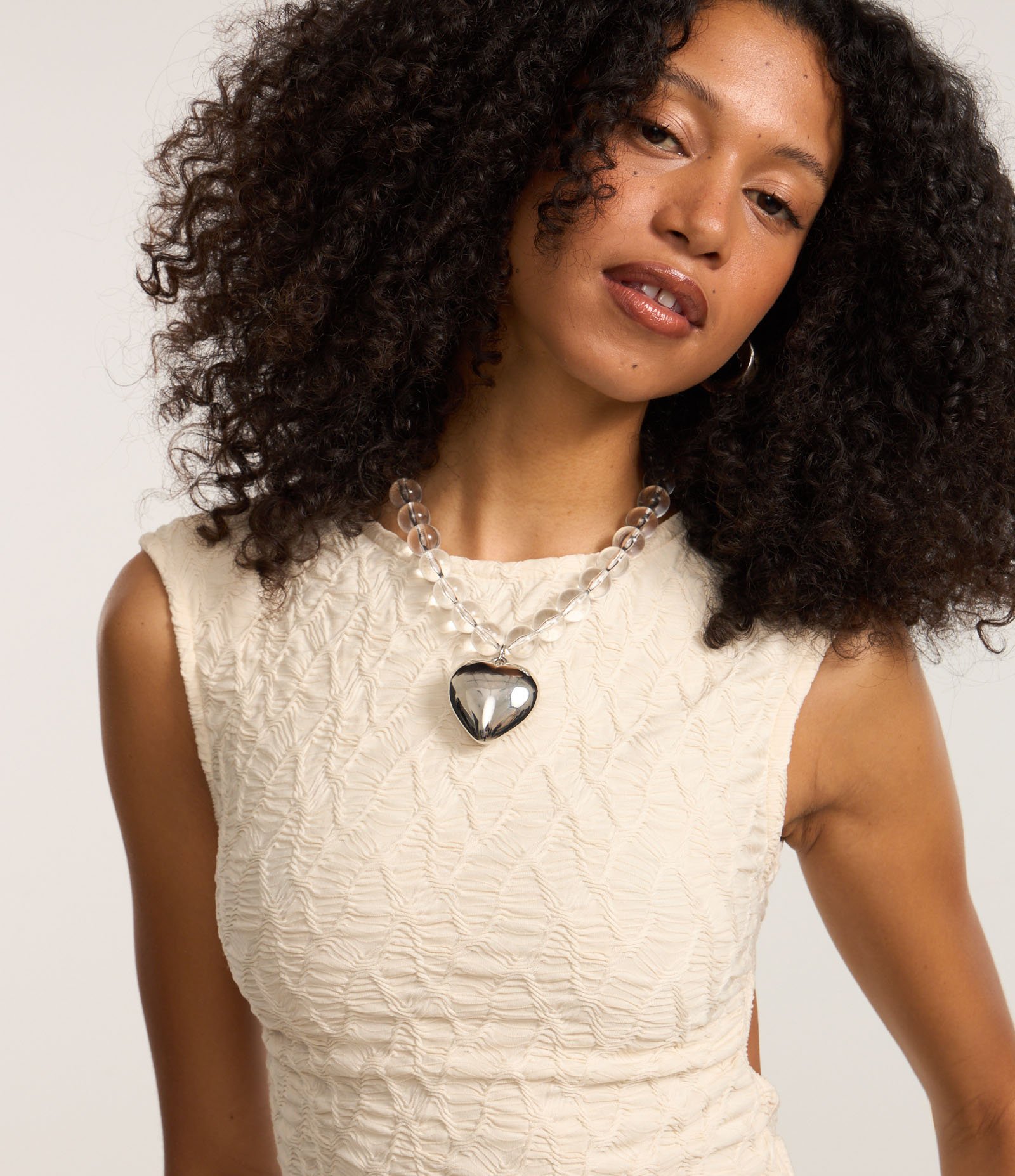 Blusa em Tricô Texturizada com Recorte Vazado nas Costas Bege 3