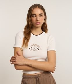 Blusa New T-shirt Texturizada e Estampa Sunny Camps