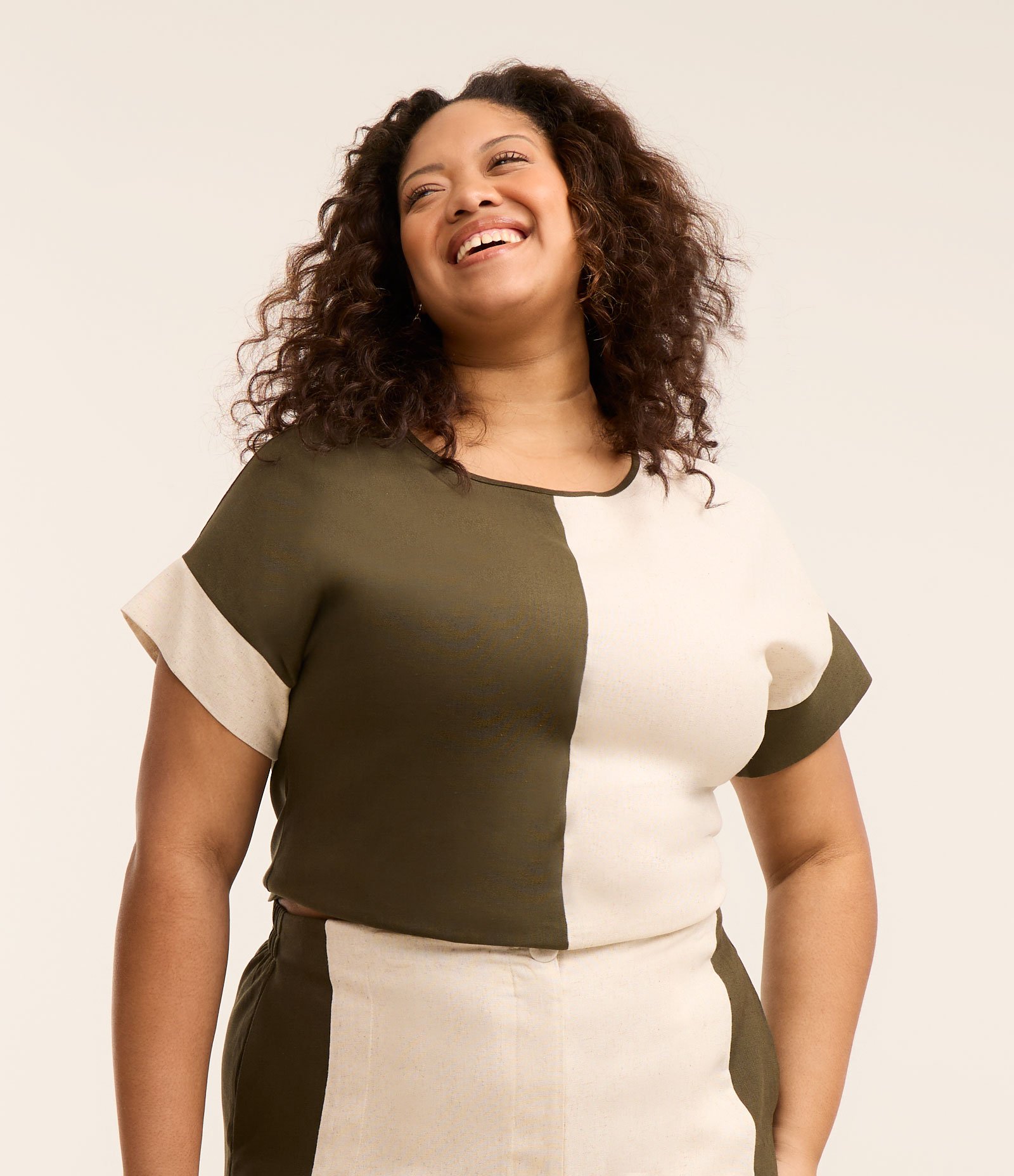 Blusa em Tela Bicolor Curve & Plus Size Verde/Off White 1