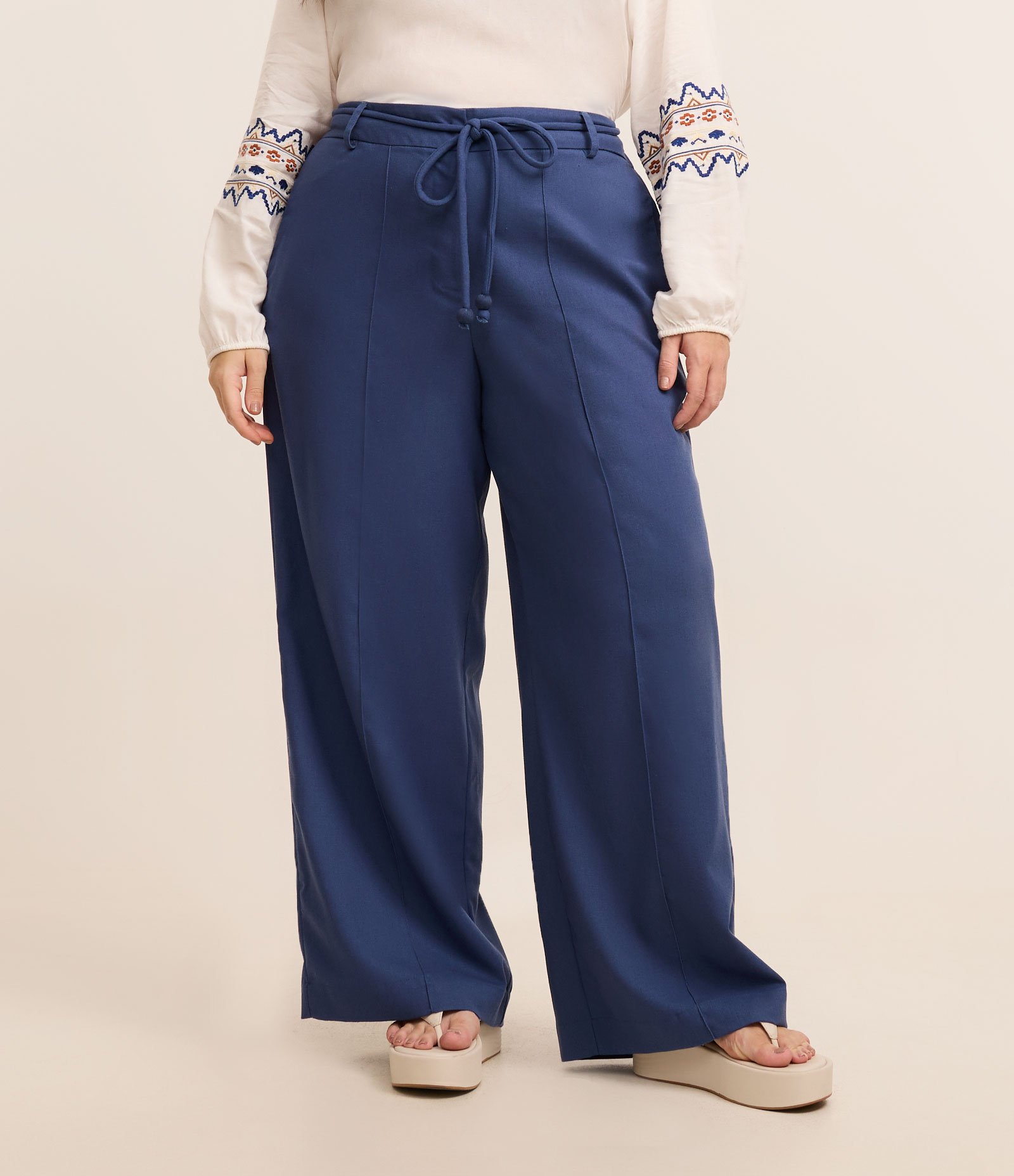 Calça Pantalona com Linho e Cinto Curve & Plus Size Azul 2