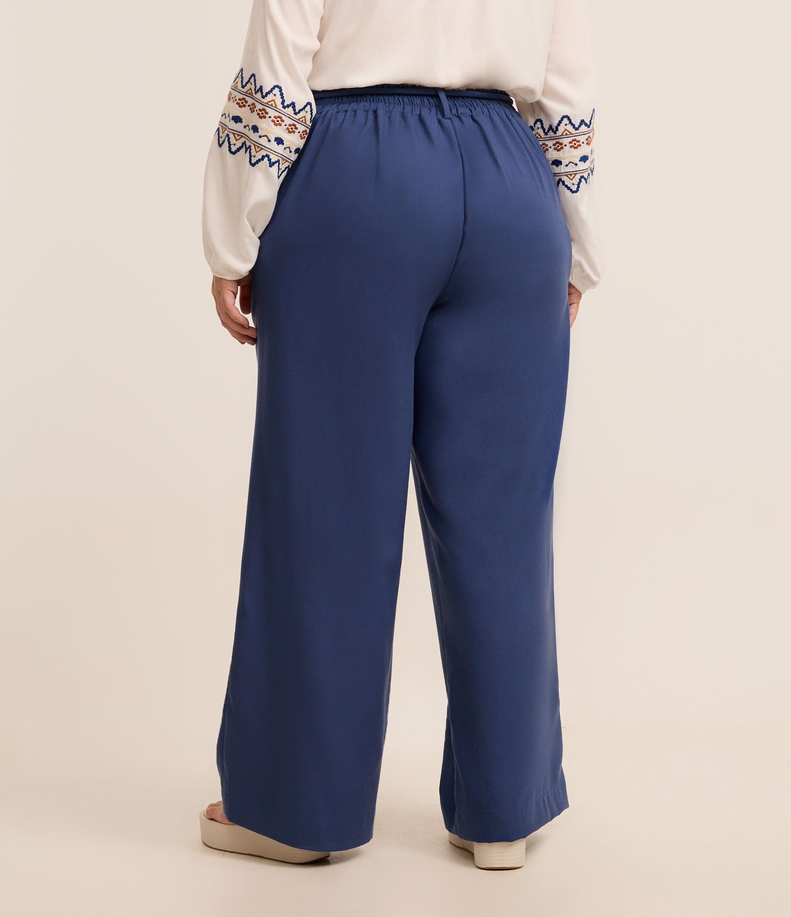 Calça Pantalona com Linho e Cinto Curve & Plus Size Azul 3