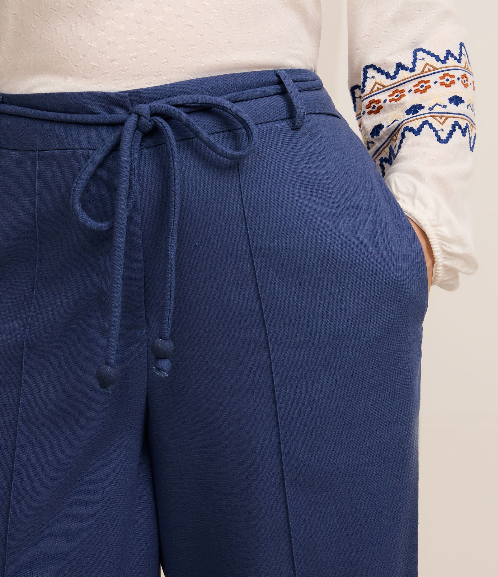 Calça Pantalona com Linho e Cinto Curve & Plus Size Azul 4