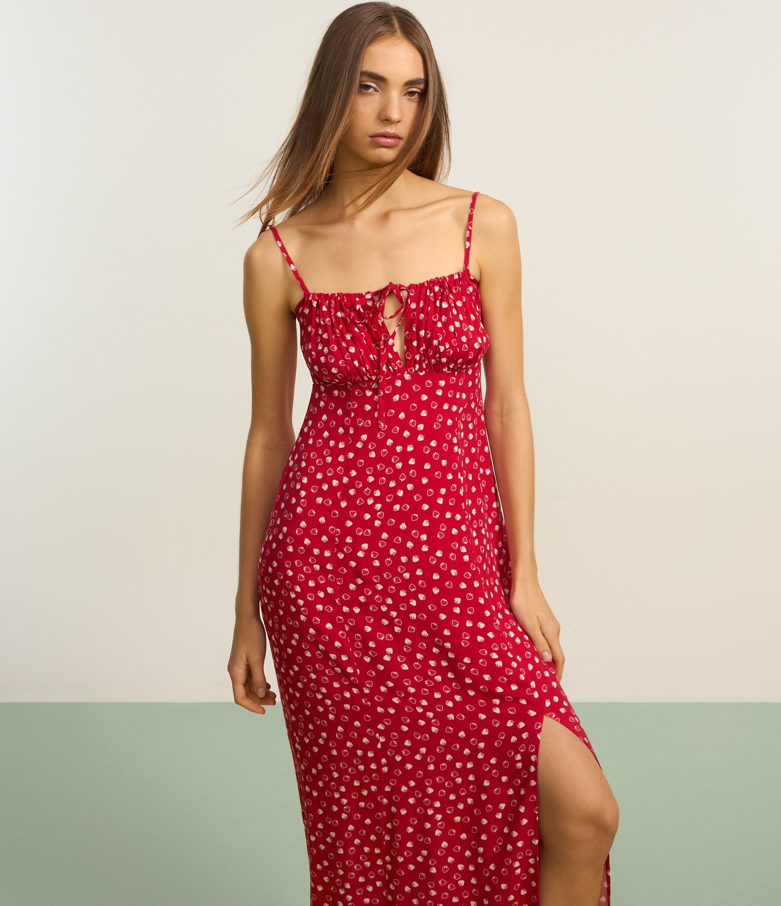 Vestido Godê New Midi em Viscose Estampa de Moranguinhos Vermelho 5