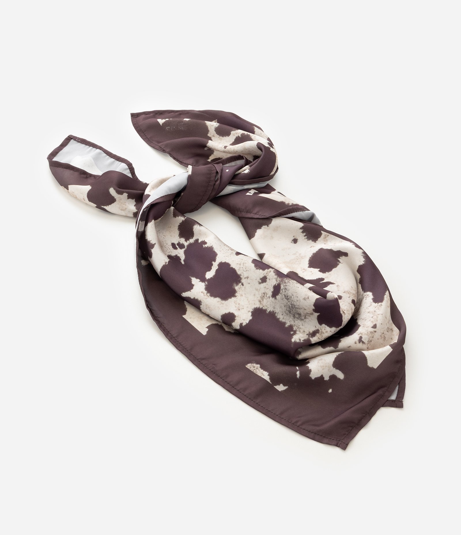 Lenço Retangular em Cetim com Estampa Animal Print Vaca Marrom 3