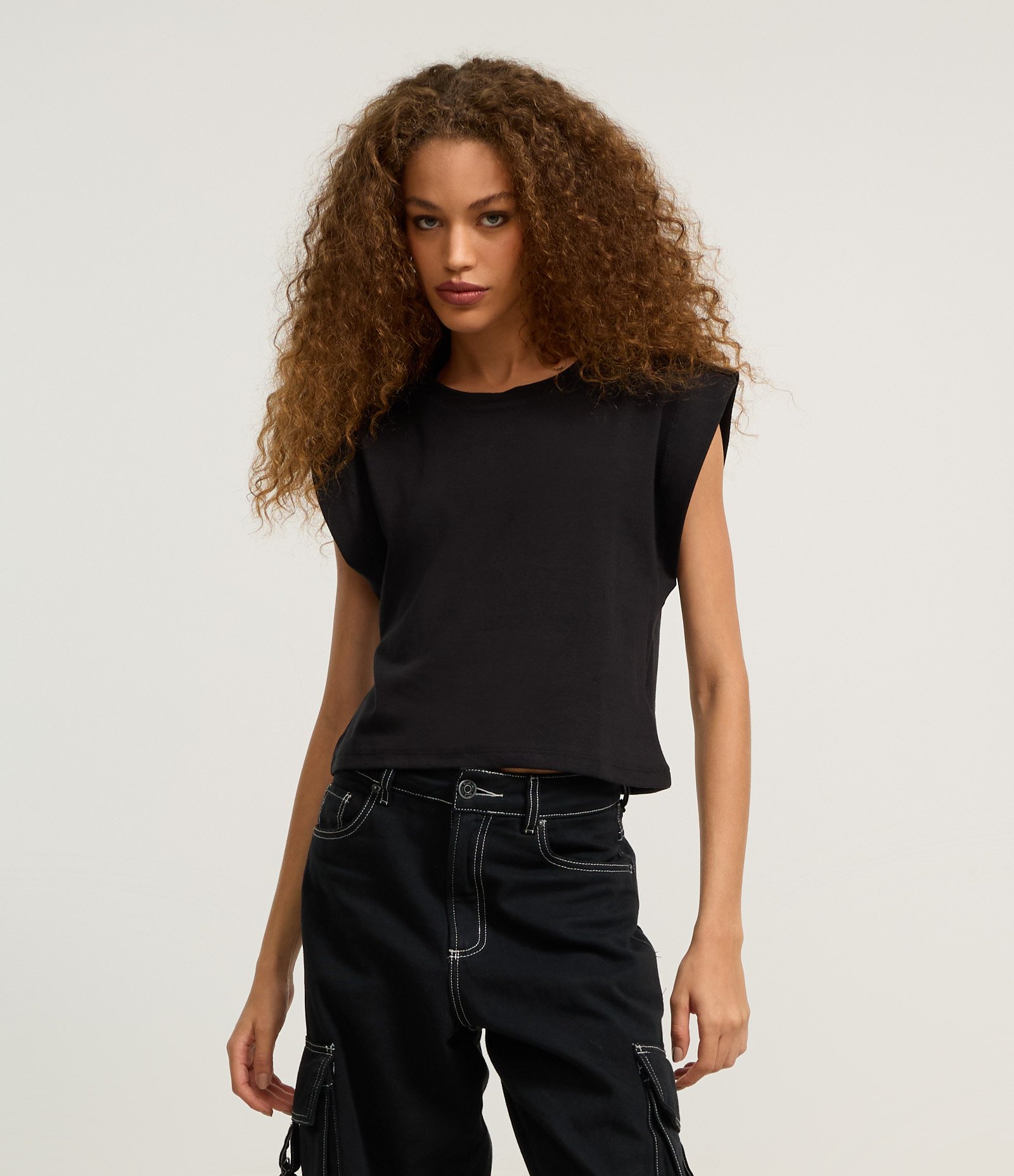 Blusa em Ribana sem Manga Ombreira Preto 1