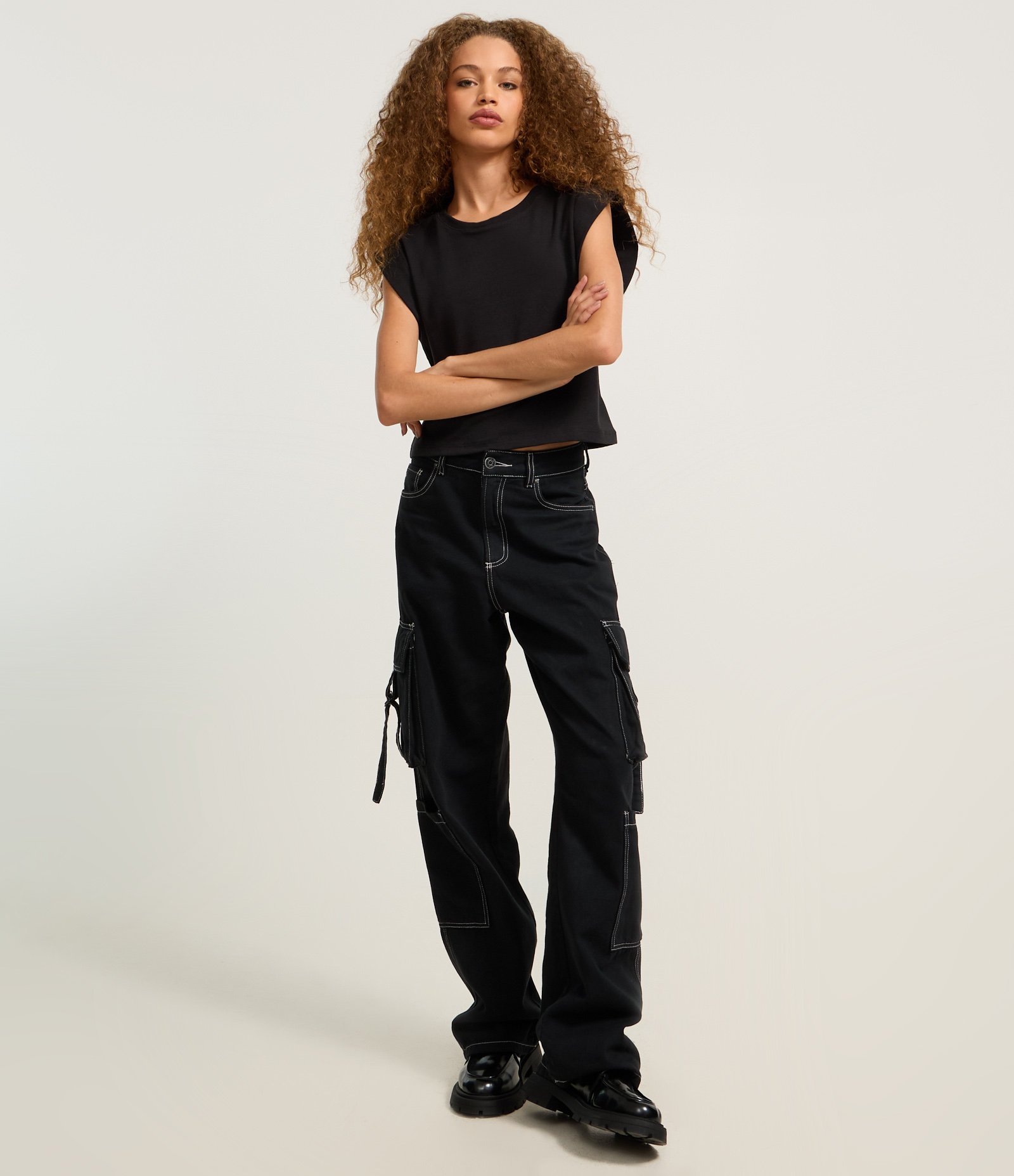 Blusa em Ribana sem Manga Ombreira Preto 2