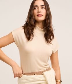 Blusa em Viscose com Golinha Alta e Sem Cava