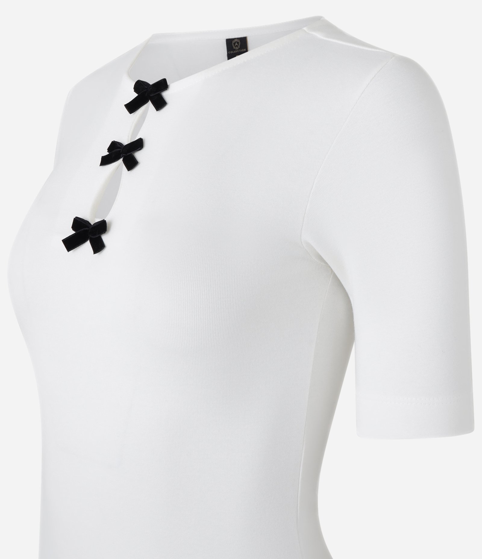 Blusa em Ribana com Laços de Veludo Branco 8