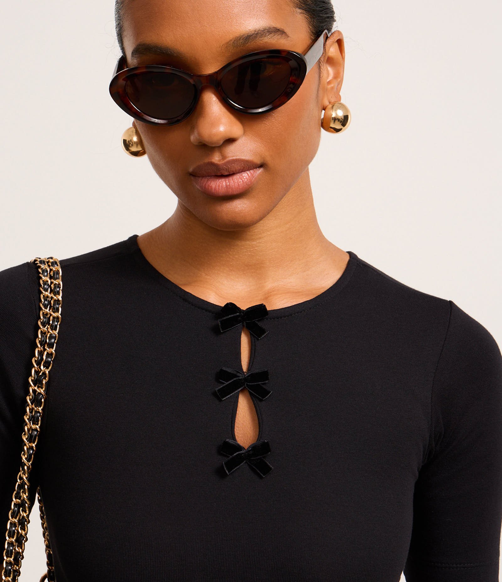 Blusa em Ribana com Laços de Veludo Preto 3