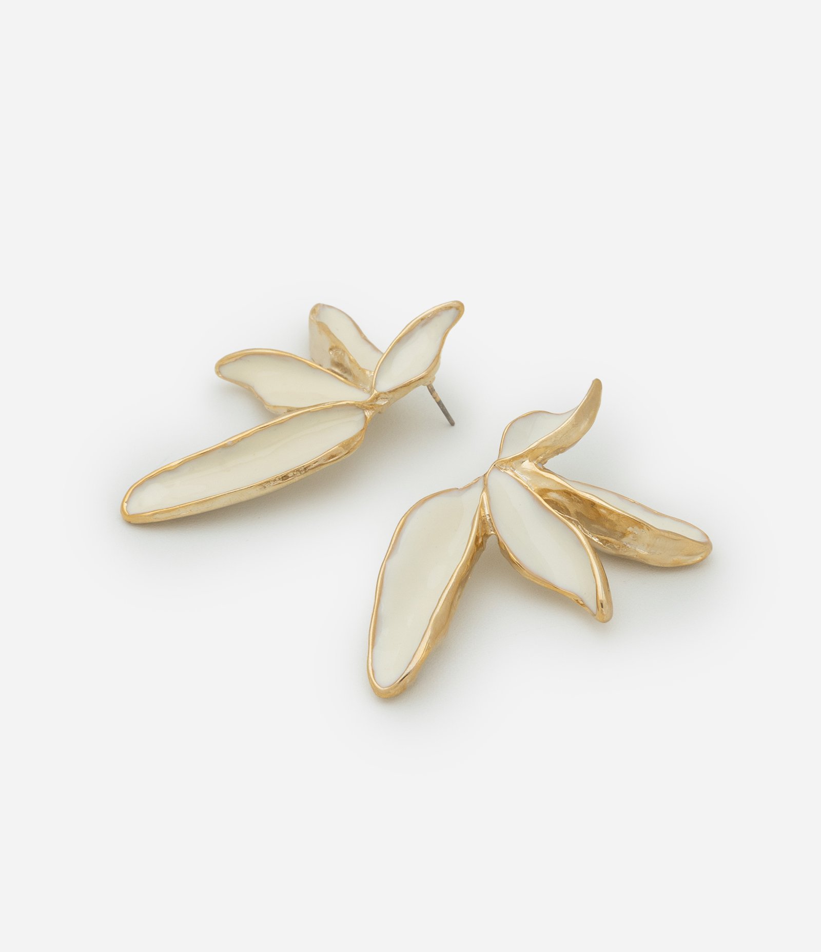 Brinco Médio em Resina com Formato de Meia Flor Esmaltada Dourado/Off White 2