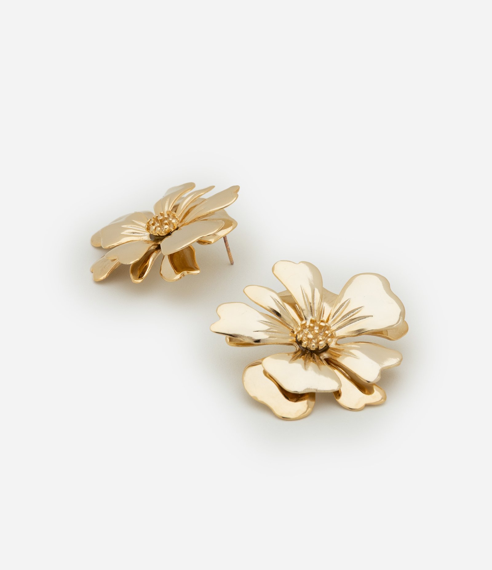 Brinco Médio em Metal em Formato de Flor Dourado 2