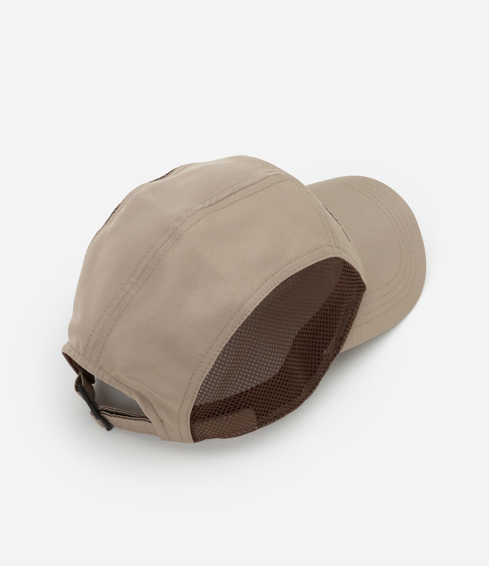 Boné Aba Curva com Revestimento Brilhante e Estampa Training Club Marrom 2