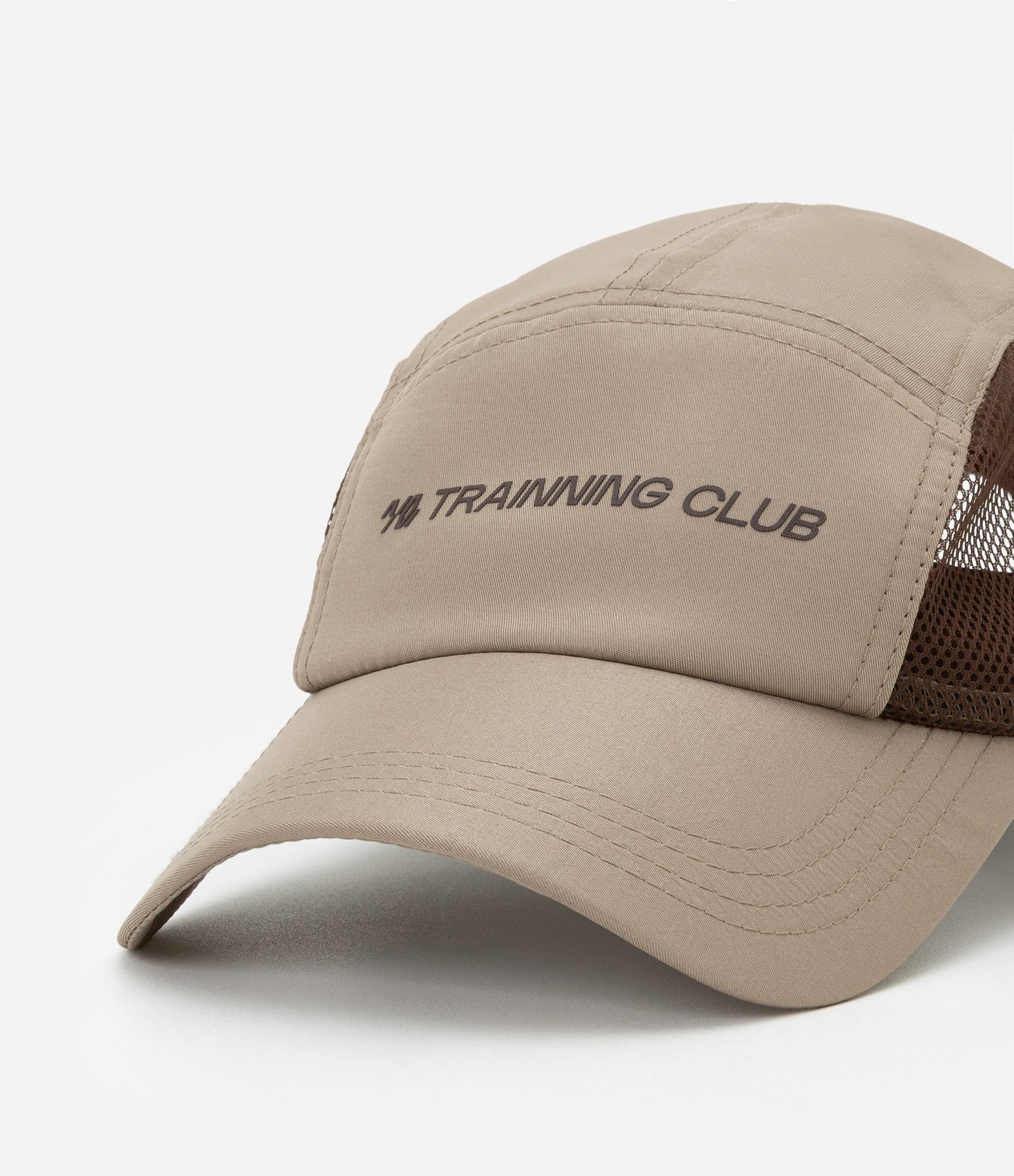 Boné Aba Curva com Revestimento Brilhante e Estampa Training Club Marrom 4