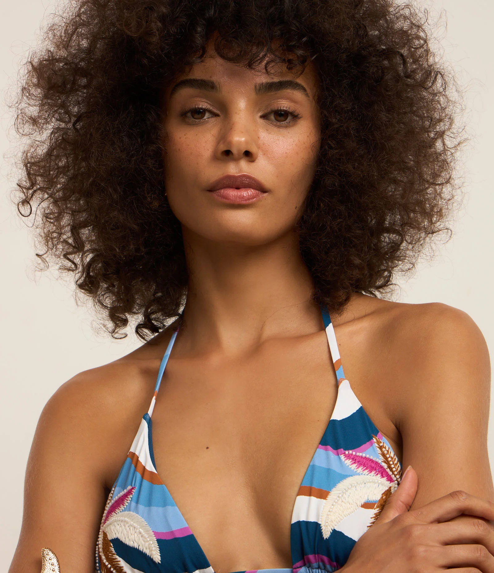 Biquíni Top Cortininha com Estampa Ondulada e Bordado de Folhagem Azul 3