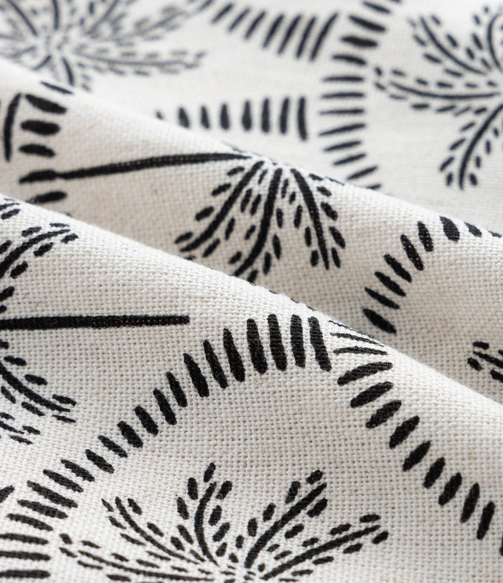 Short em Viscolinho com Estampa de Coqueiro Bicolor Curve & Plus Size Cinza 7