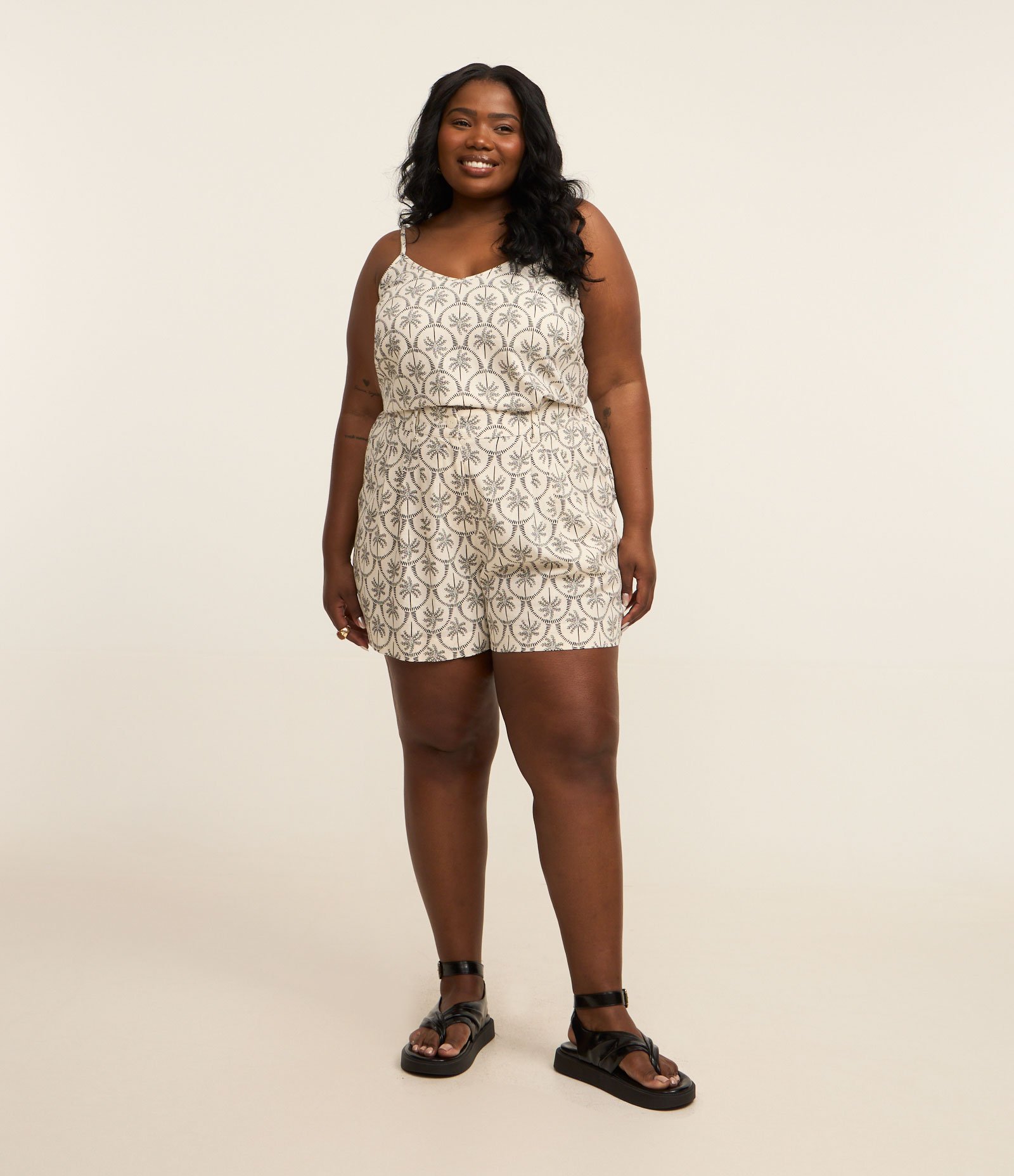 Blusa em Viscolinho com Coqueiros Bicolor Curve & Plus Size Preto/Branco 2