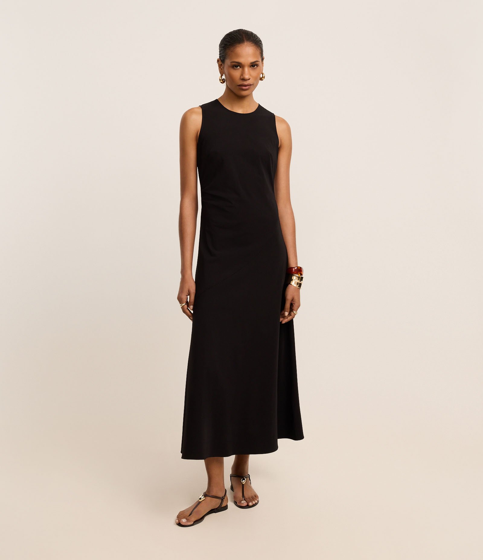 Vestido Evasê Longo em Bengaline com Franzidos e Pences Preto 2