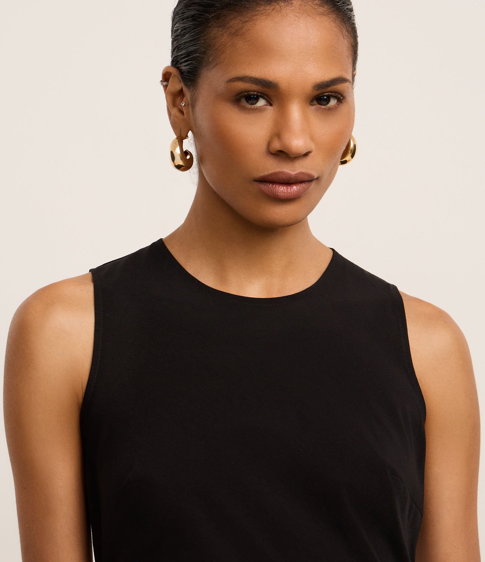 Vestido Evasê Longo em Bengaline com Franzidos e Pences Preto 3