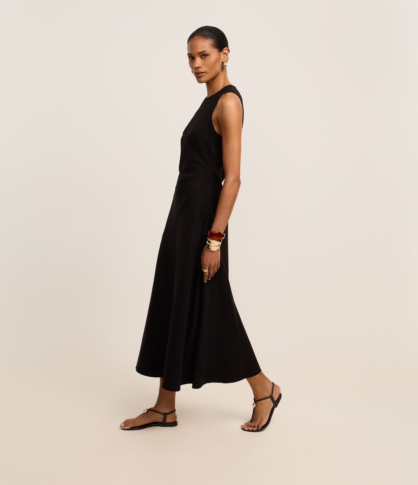 Vestido Evasê Longo em Bengaline com Franzidos e Pences Preto 4