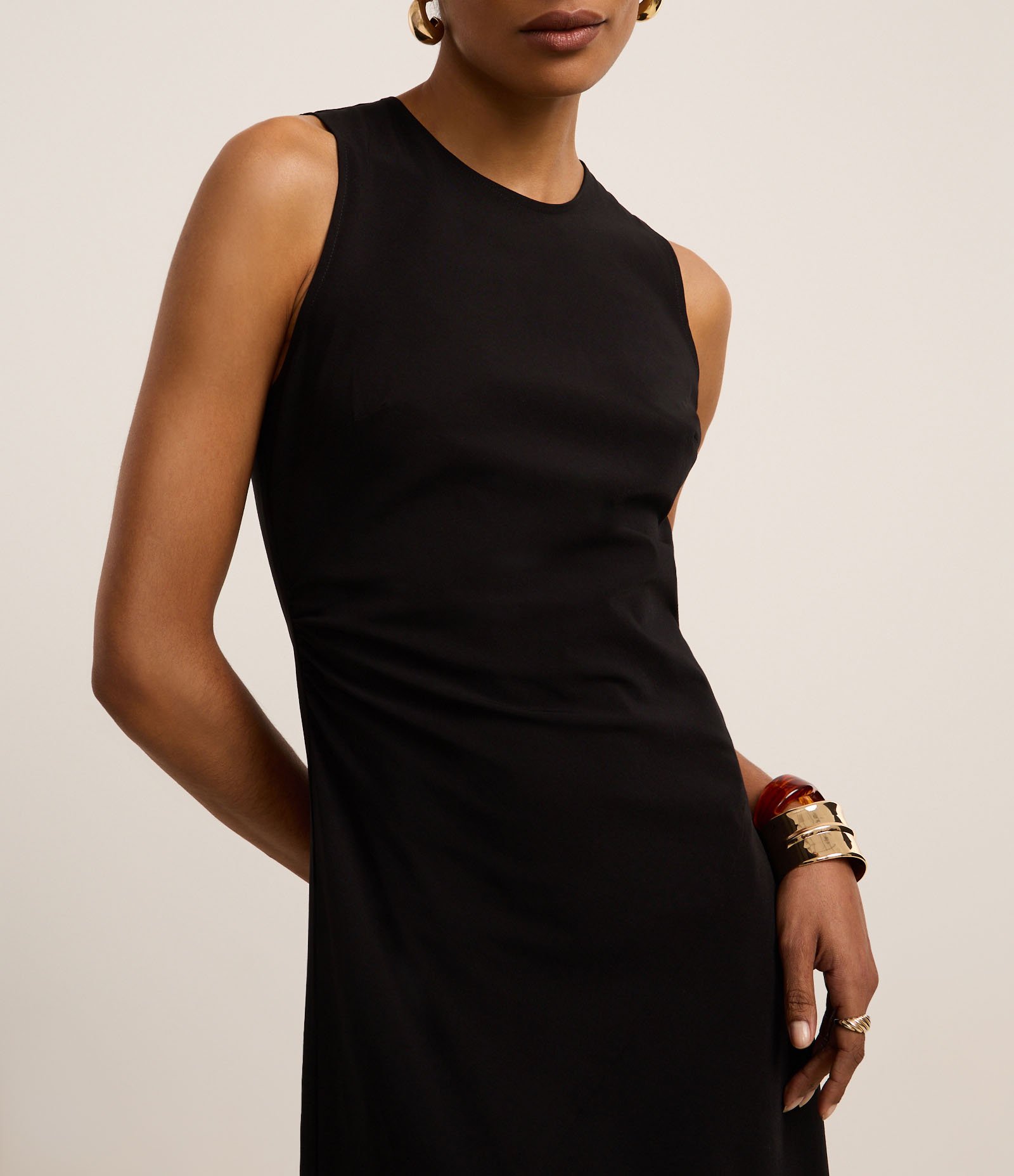 Vestido Evasê Longo em Bengaline com Franzidos e Pences Preto 5