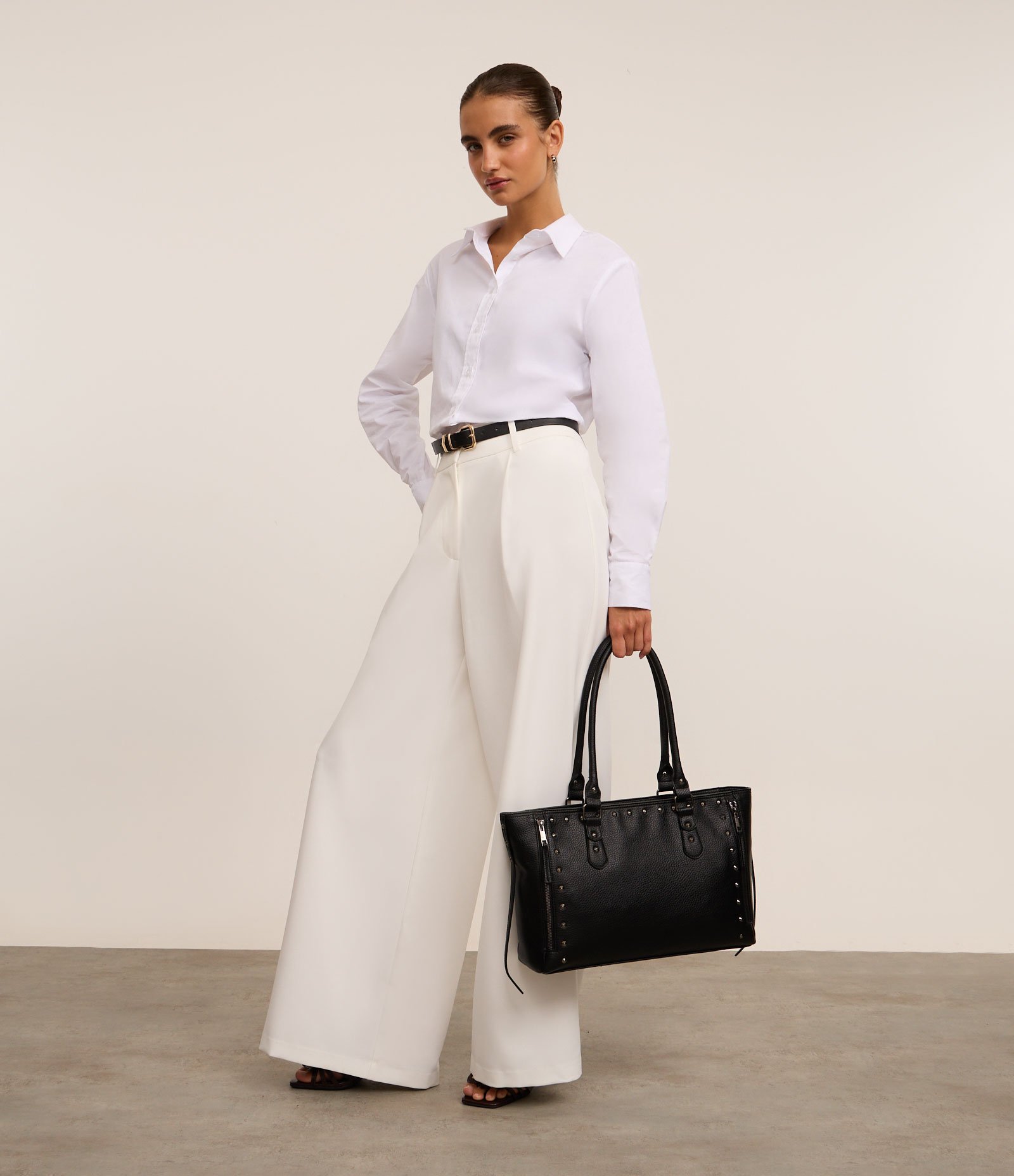 Bolsa Satchel Grande com Spikes e Metais Preto 8