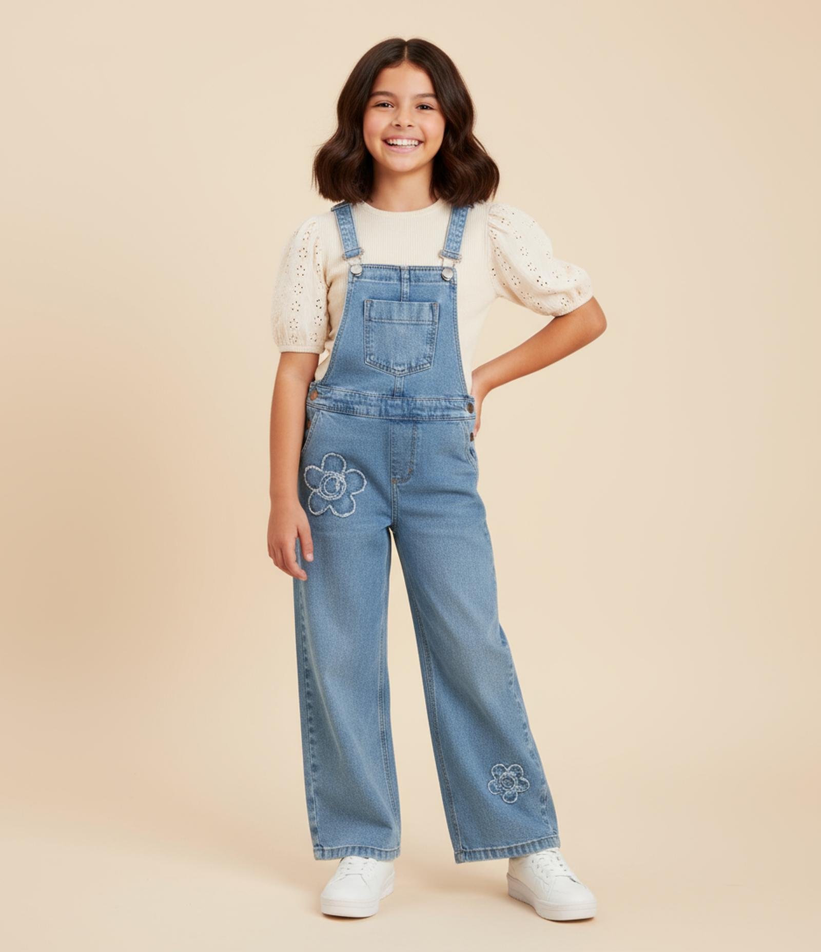 Macacão Infantil Jeans com Bordado Flores - Tam 5 a 14 Anos Azul 1