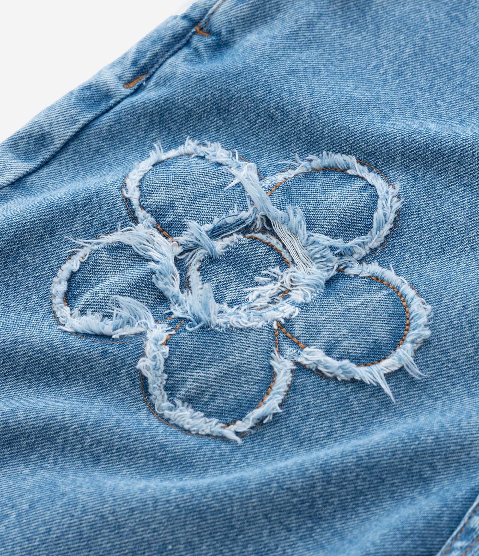 Macacão Infantil Jeans com Bordado Flores - Tam 5 a 14 Anos Azul 7