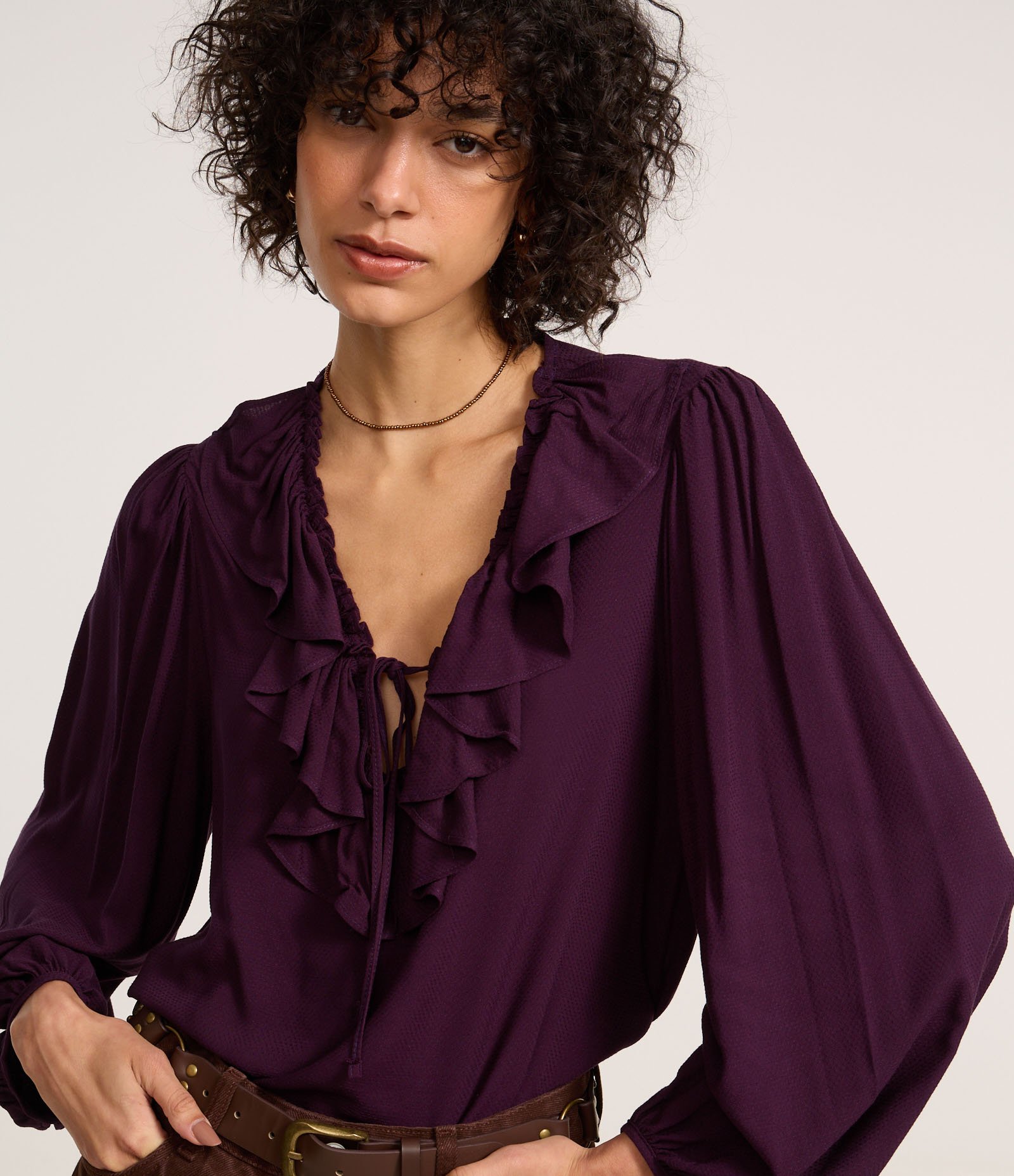 Blusa Bata em Viscose com Babados e Amarração no Busto Roxo 1