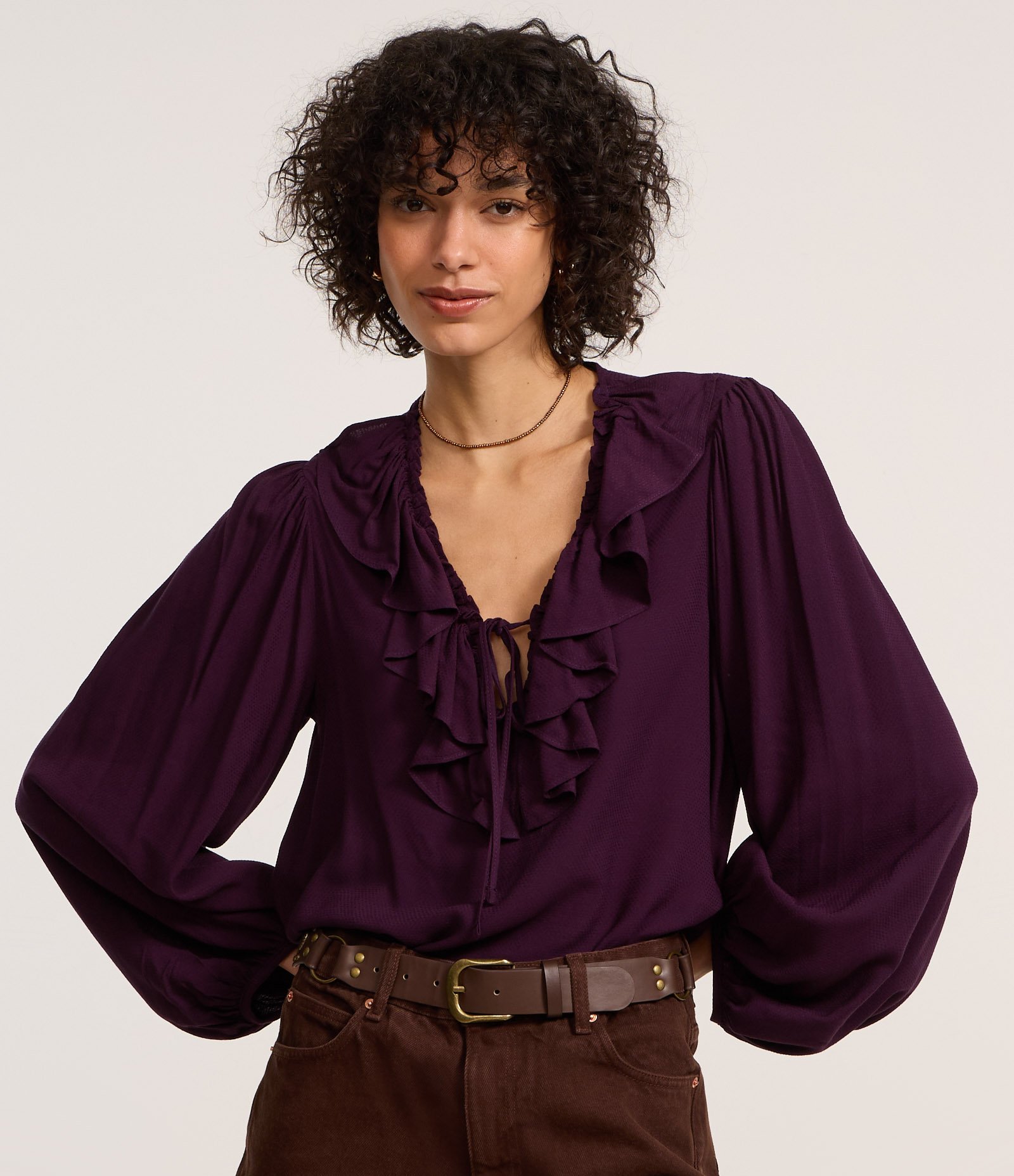 Blusa Bata em Viscose com Babados e Amarração no Busto Roxo 3