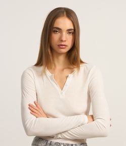 Blusa em Ribana com Botões no Decote