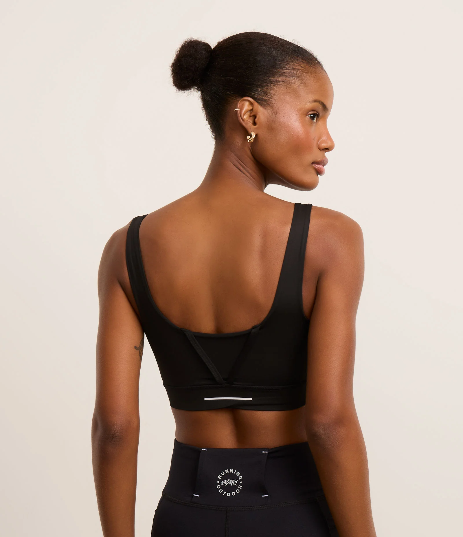 Top Esportivo Corrida com Bolso Frontal e Porta Camiseta nas Costas Preto 3