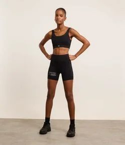 Bermuda Corrida em Microfibra com Barra Siliconada e Bolsos Funcionais