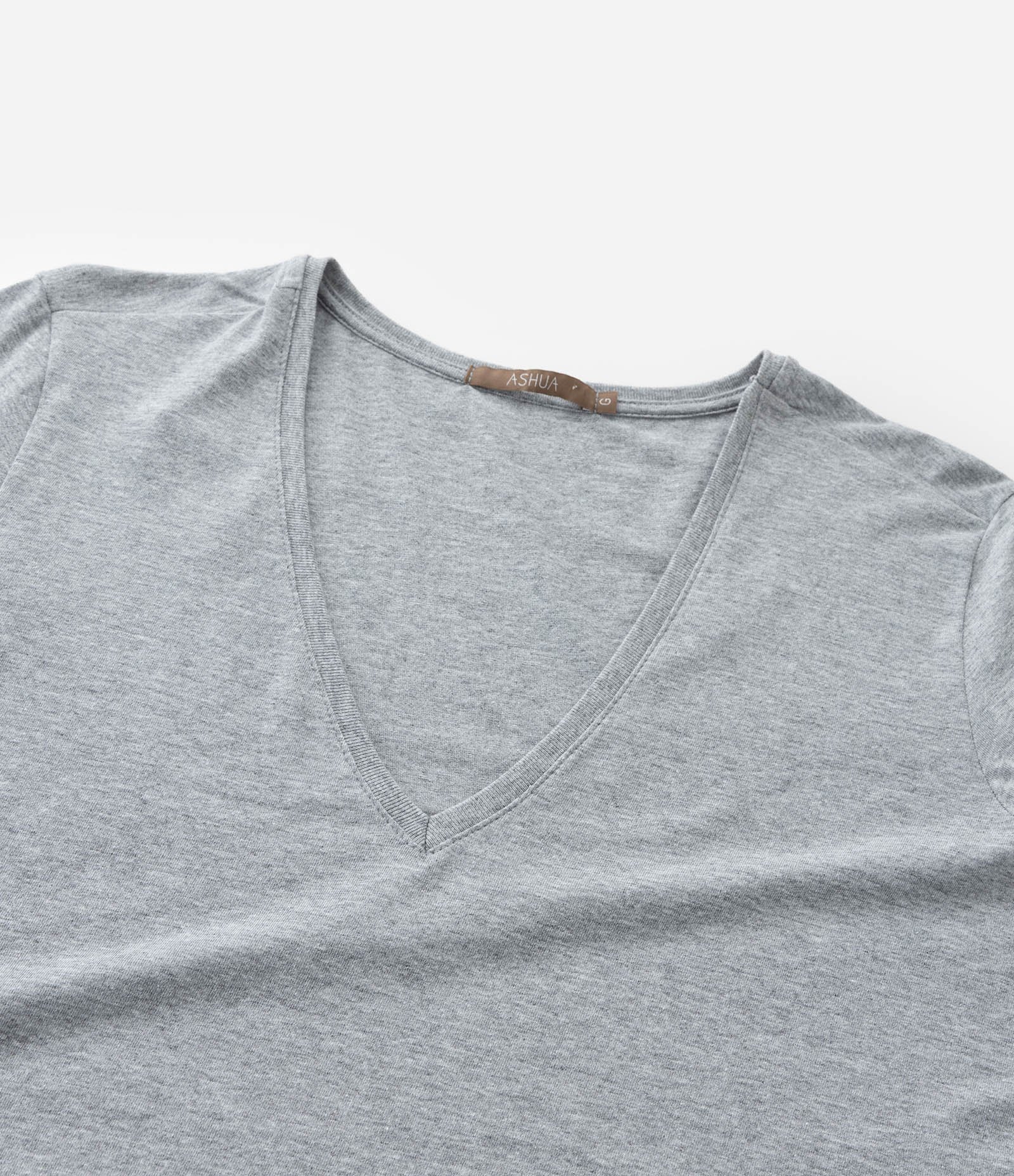 Blusa Básica em Algodão com Gola V Curve & Plus Size Cinza 6