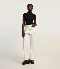 Calça Reta em Sarja com Saia Sobreposta e Barra Desfeita