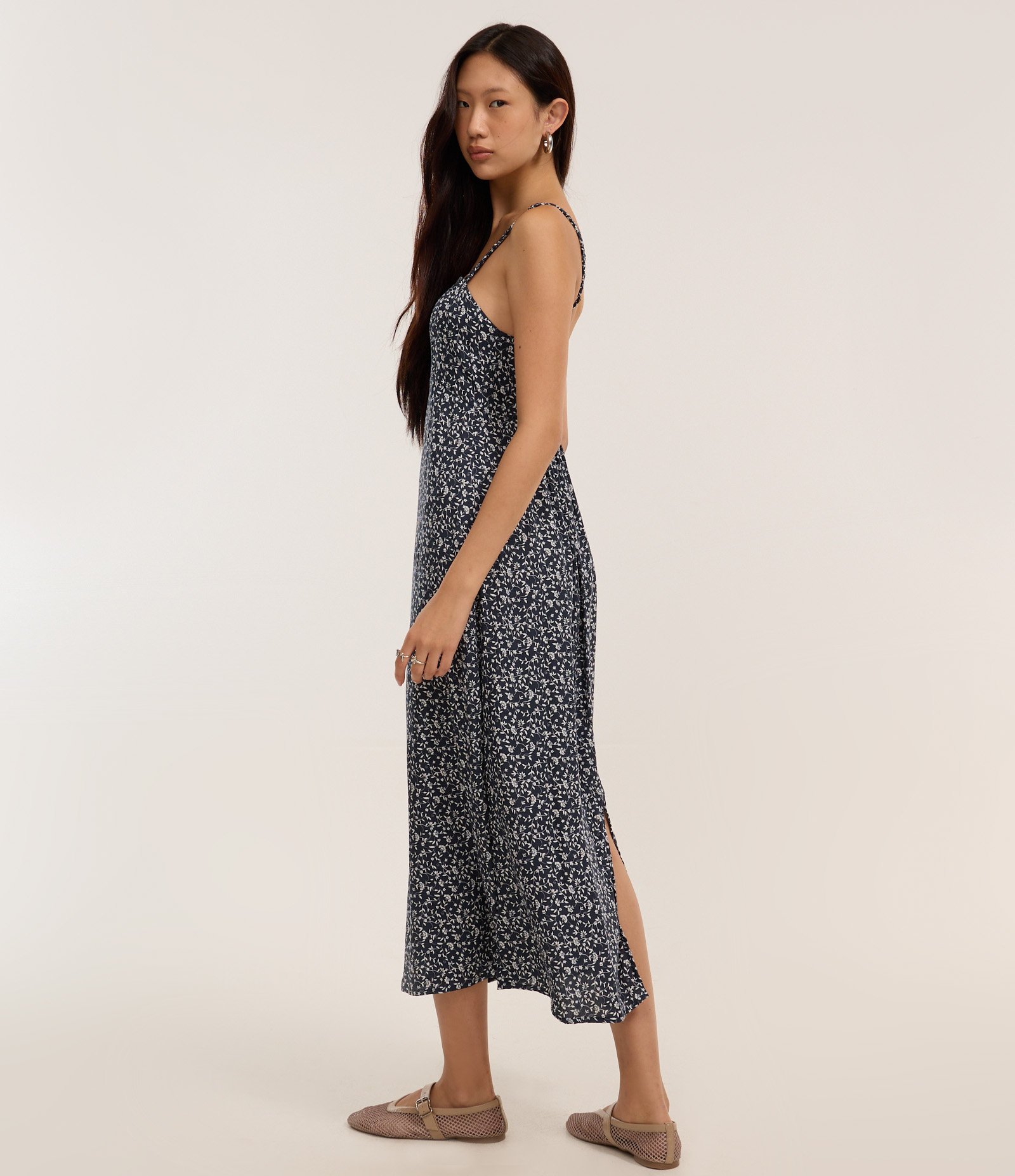 Vestido New Midi em Viscose Floral Liberty com Lastex nas Costas Azul Marinho 4