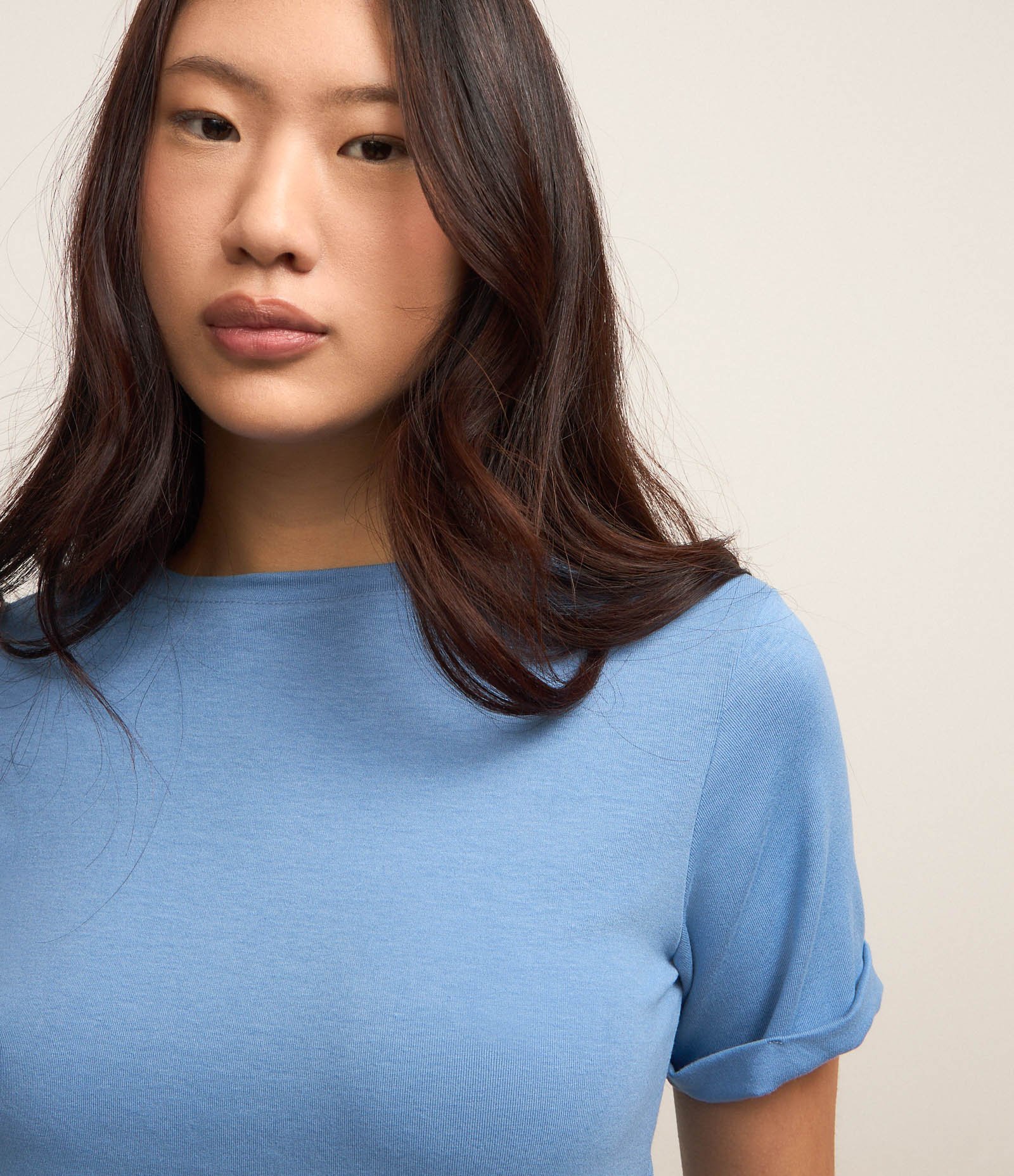 Blusa Básica em Viscose com Manga Dobrada Azul 3