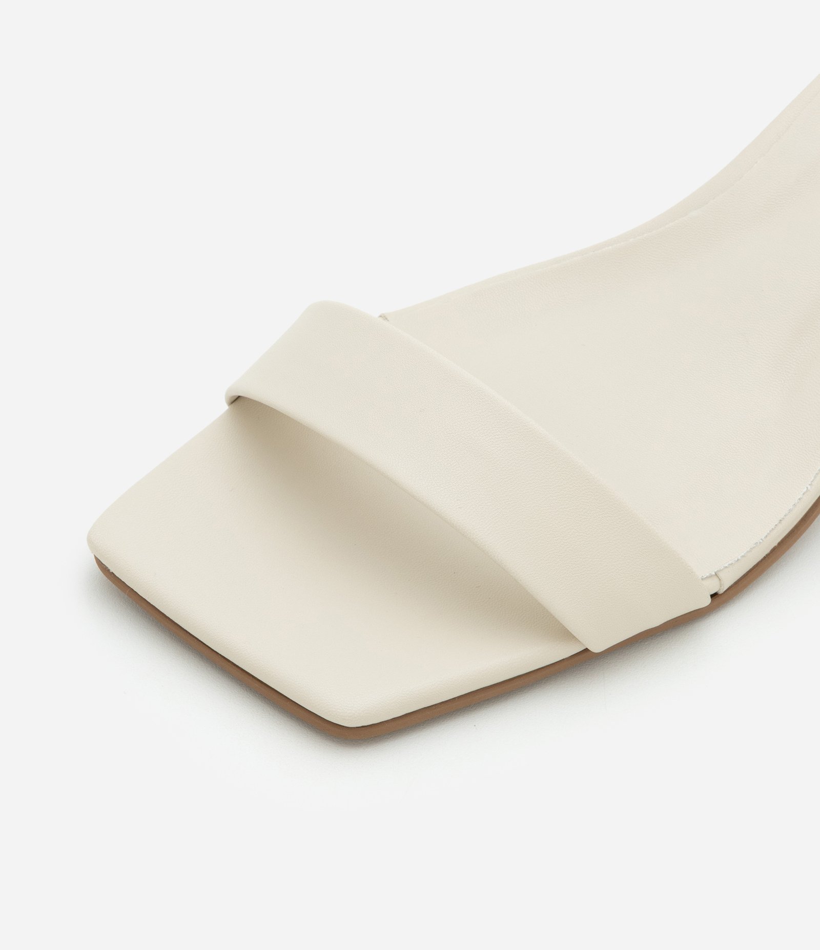 Sandália Básica com Bico Quadrado e Salto Bloco Off White 3